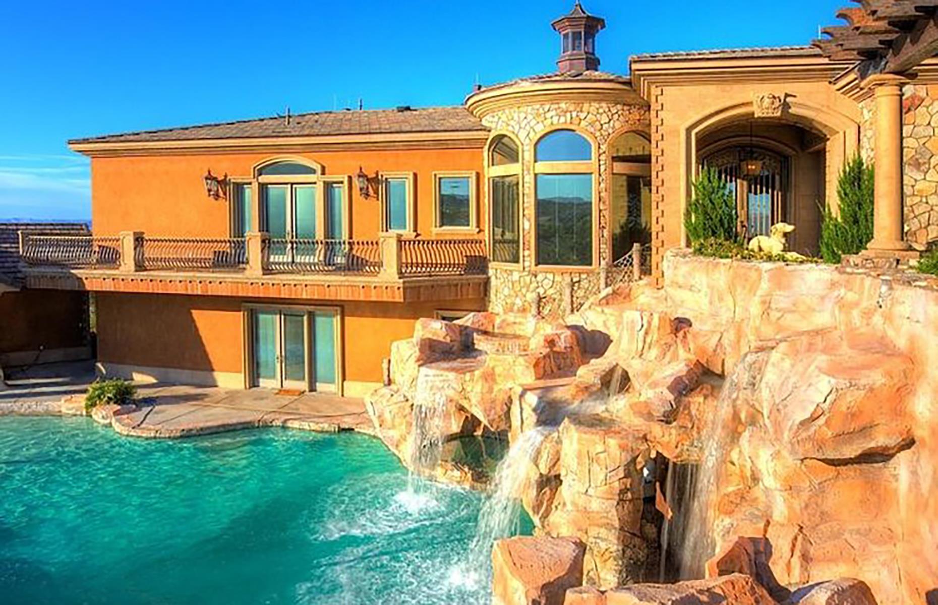 Incredible Houses With Rivers Running Through Them Lovemoney