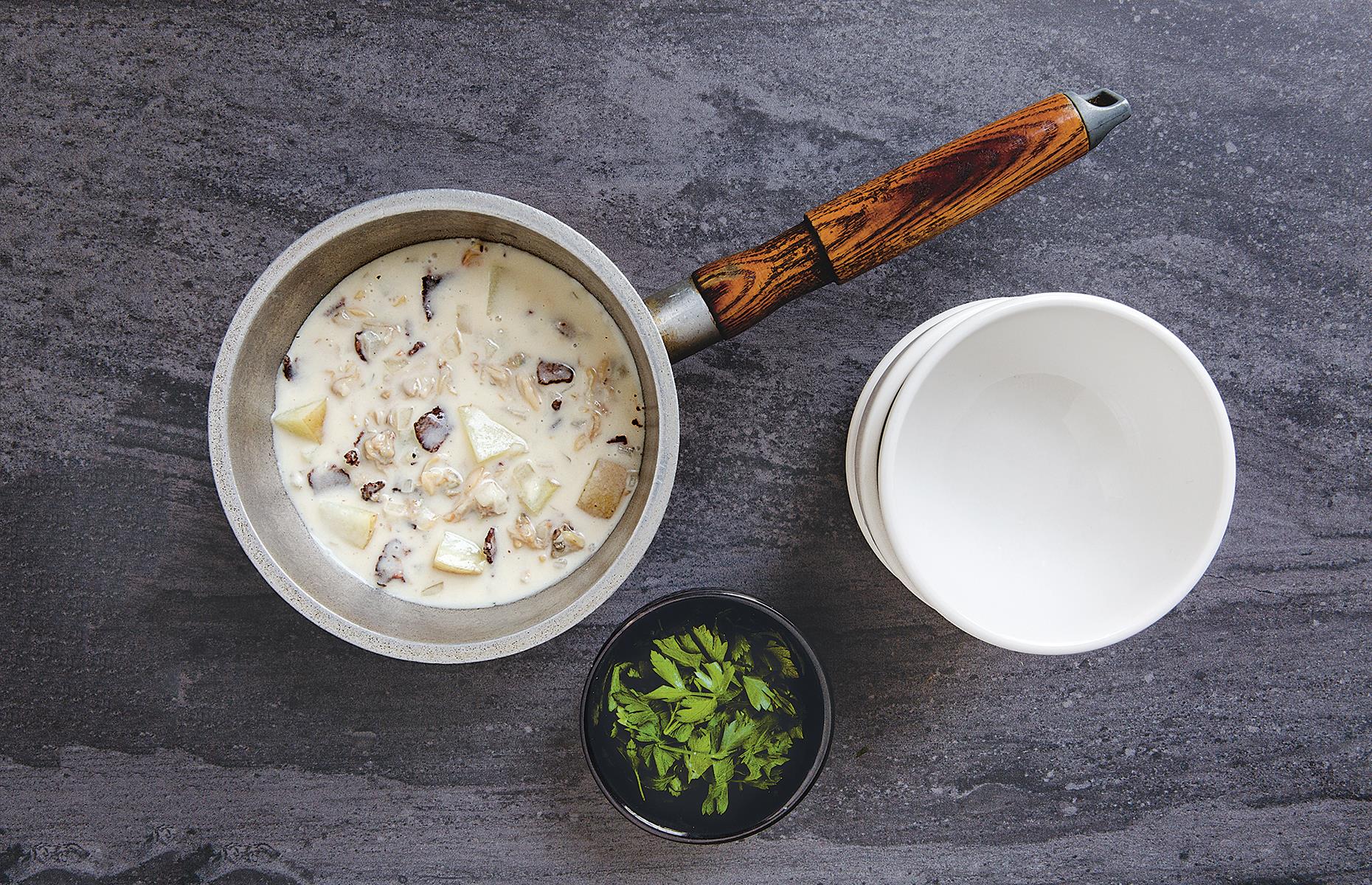 Starter: New England clam chowder