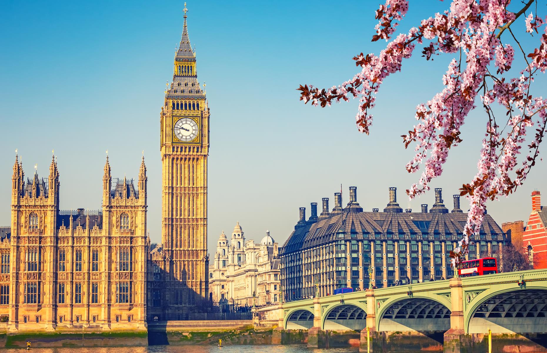 1.	London, England, UK