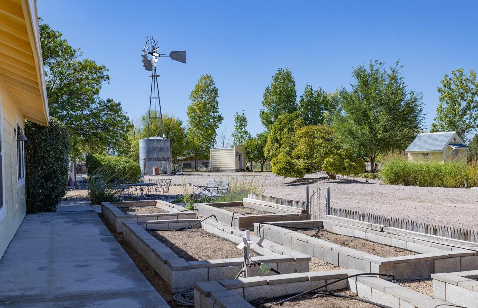 Self-sustaining ranch, Arizona, USA
