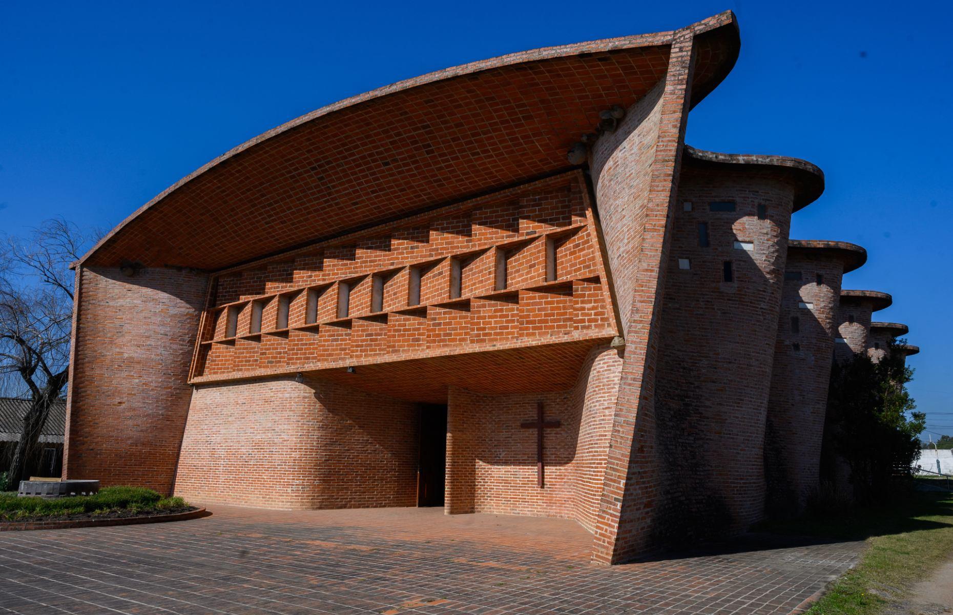 The work of engineer Eladio Dieste: Church of Atlántida, Uruguay 