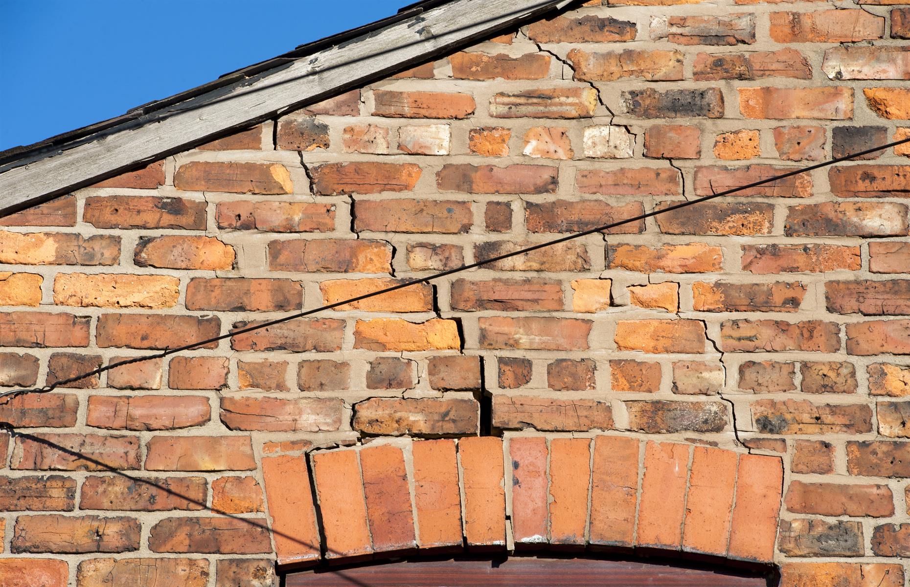 Cracks and subsidence