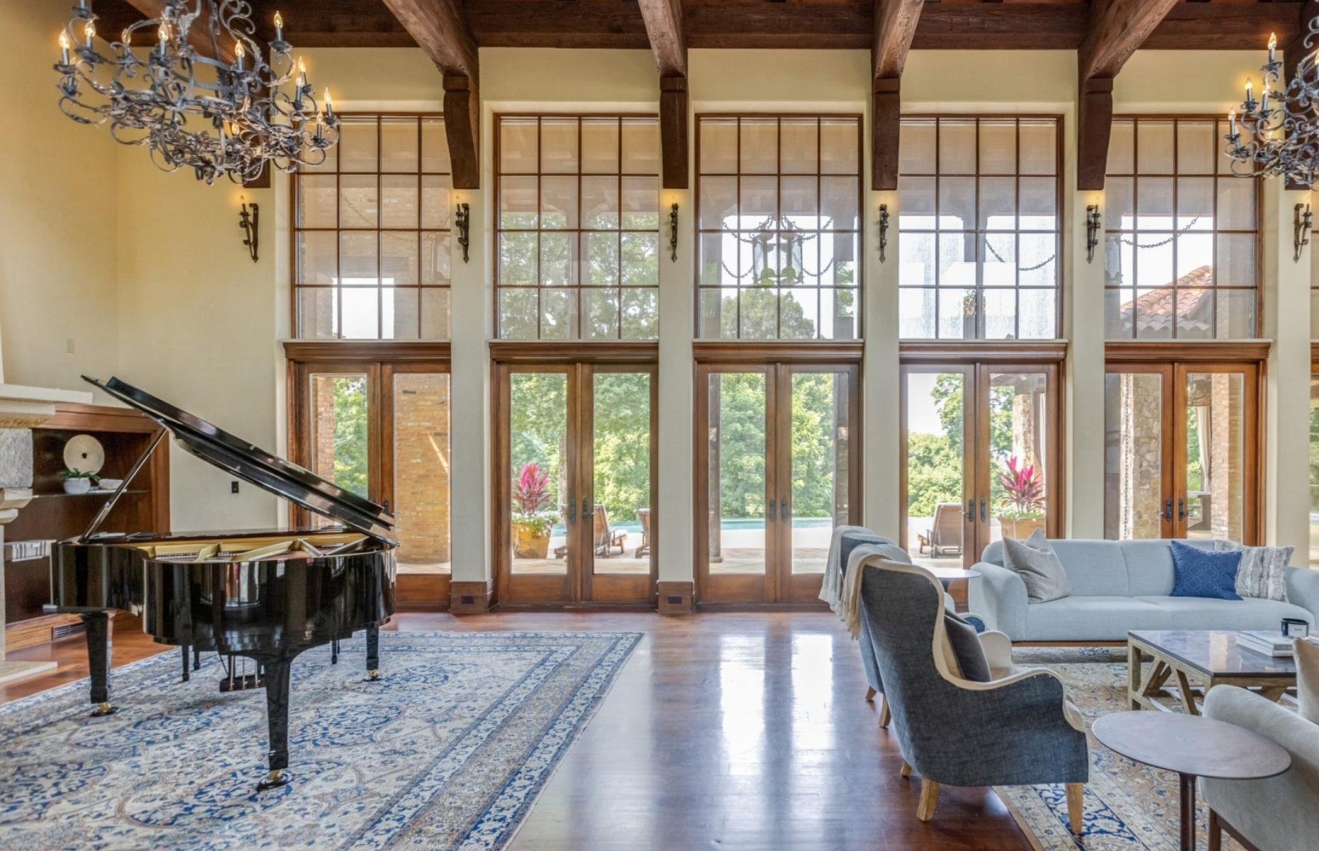 Kenny Chesney’s hilltop villa, Tennessee, USA
