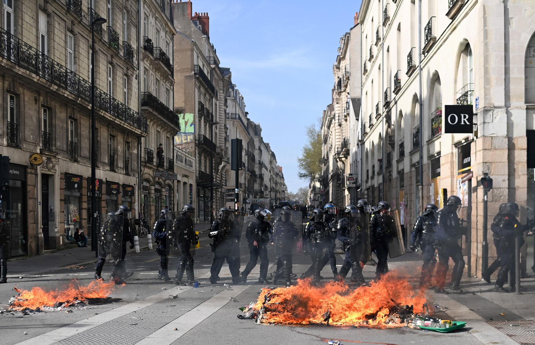France, debt to GDP: 112%