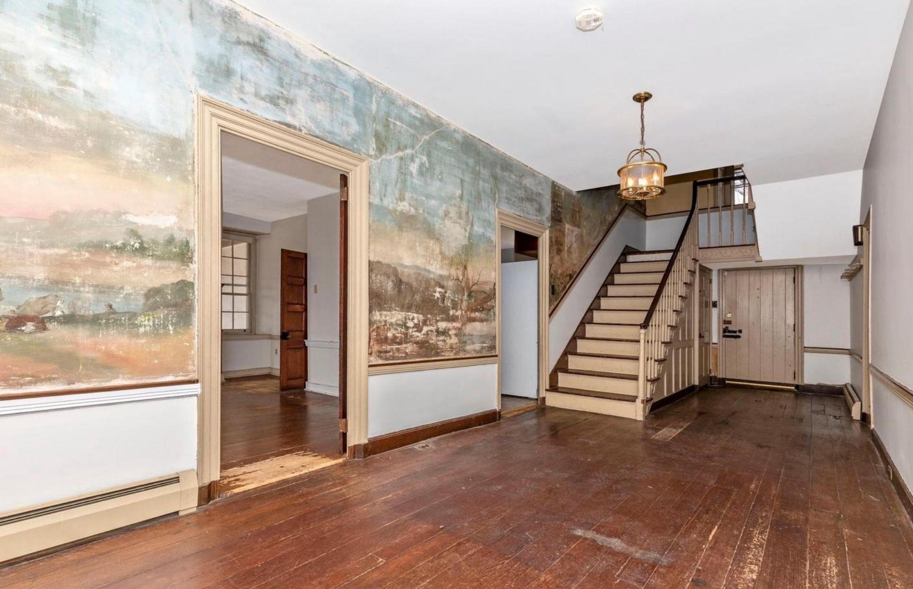 Federal-style farmhouse, Pennsylvania, USA: $925,000 (£655k)
