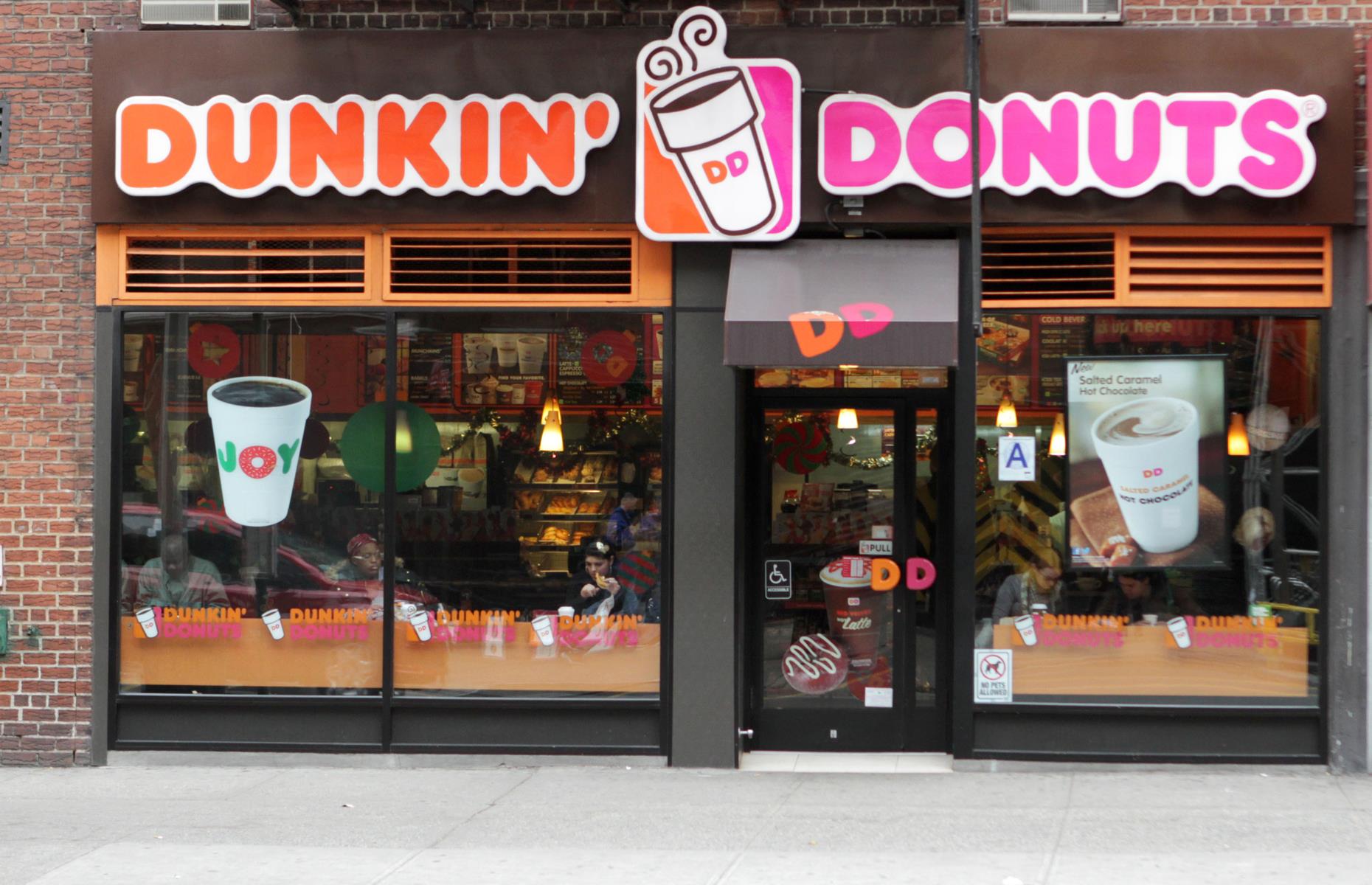 Starbucks vs Dunkin' Donuts