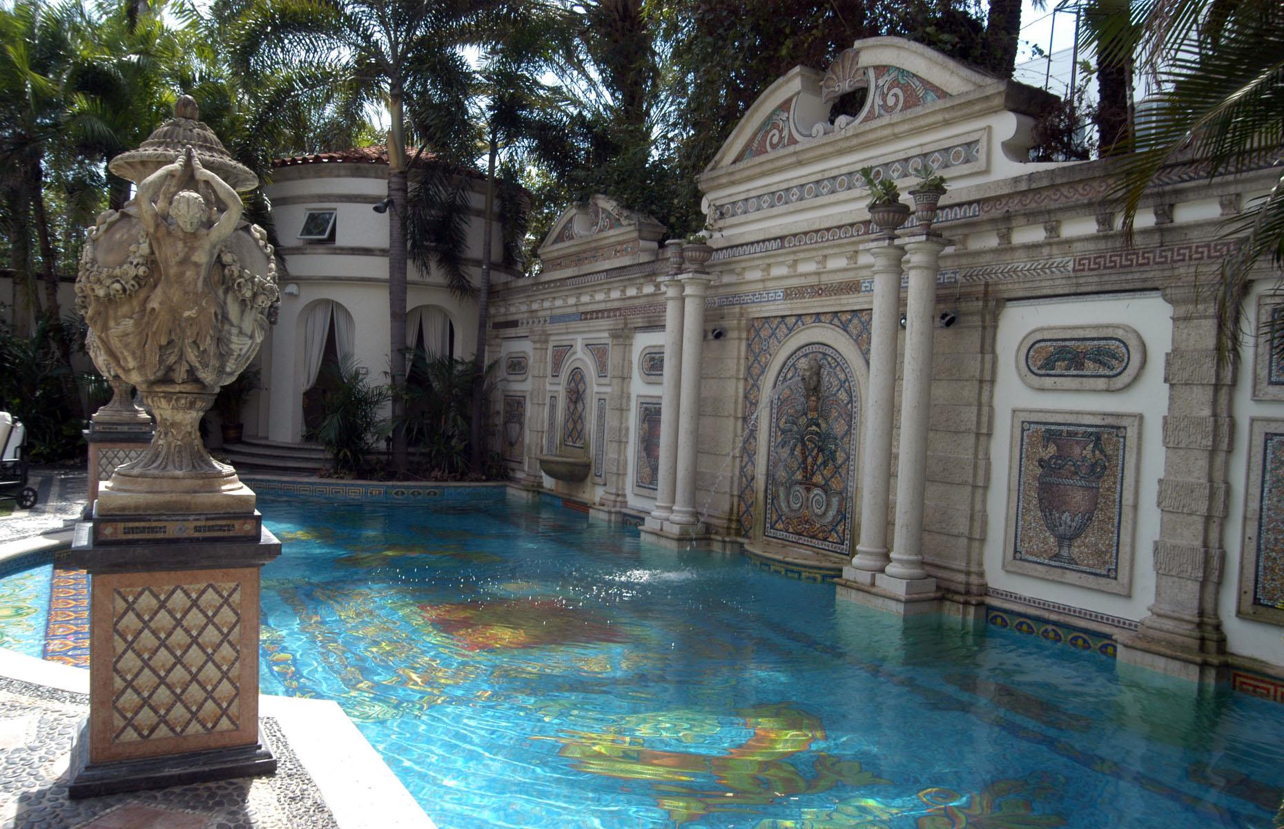 “Mansión Versace” de Peter Loftin: Pasado trágico