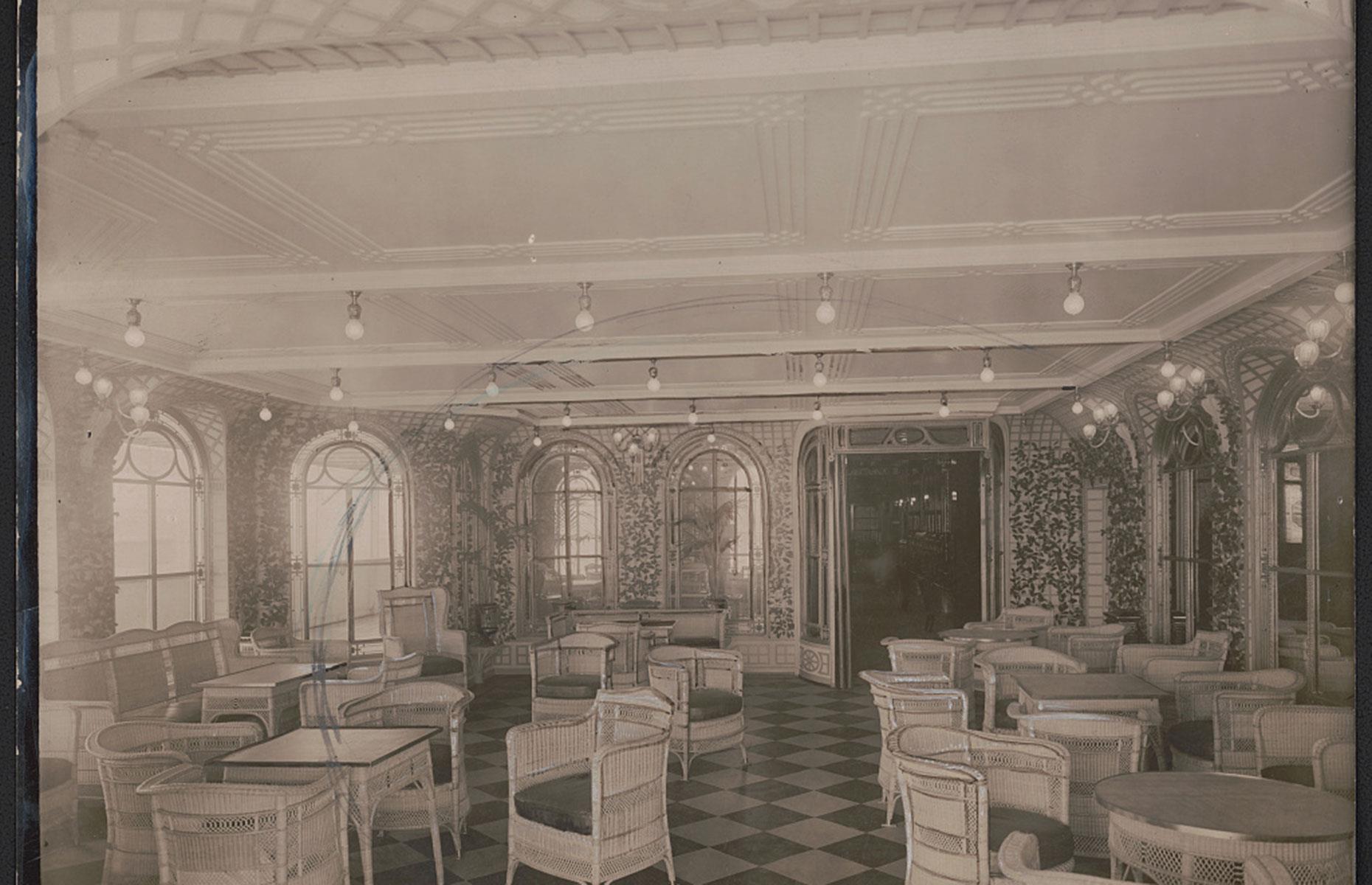 First class: veranda café and palm court