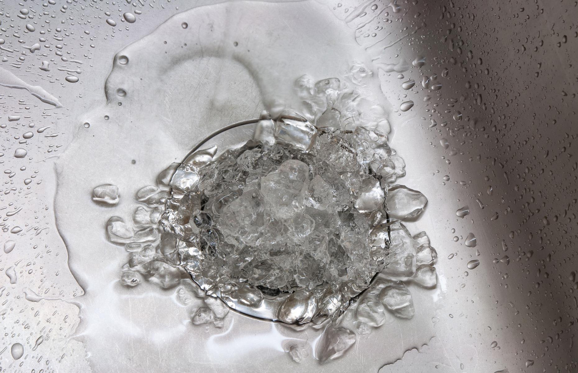 Limpia tu triturador de basura con hielo 