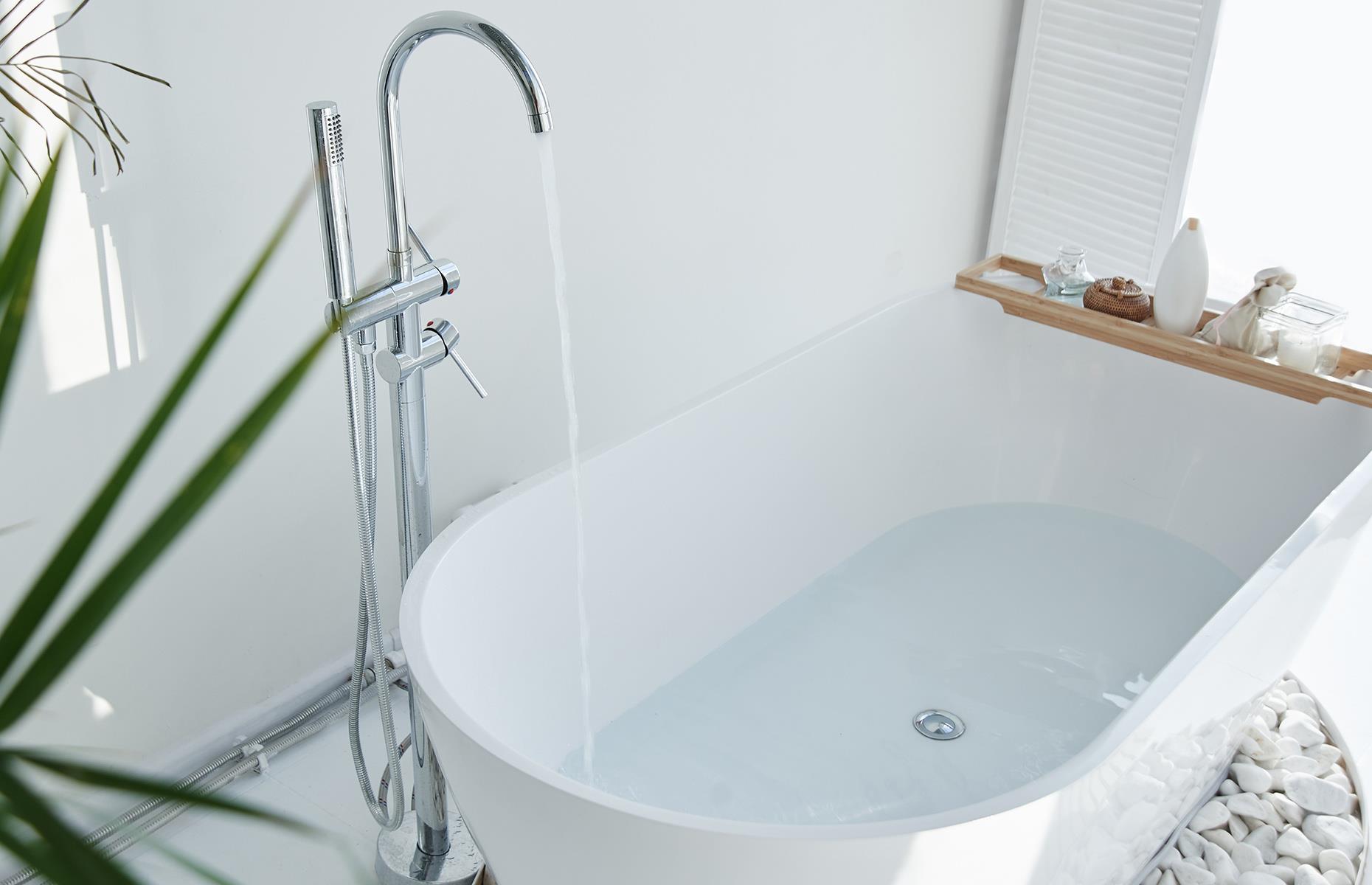 No llenar la bañera antes de sellarla