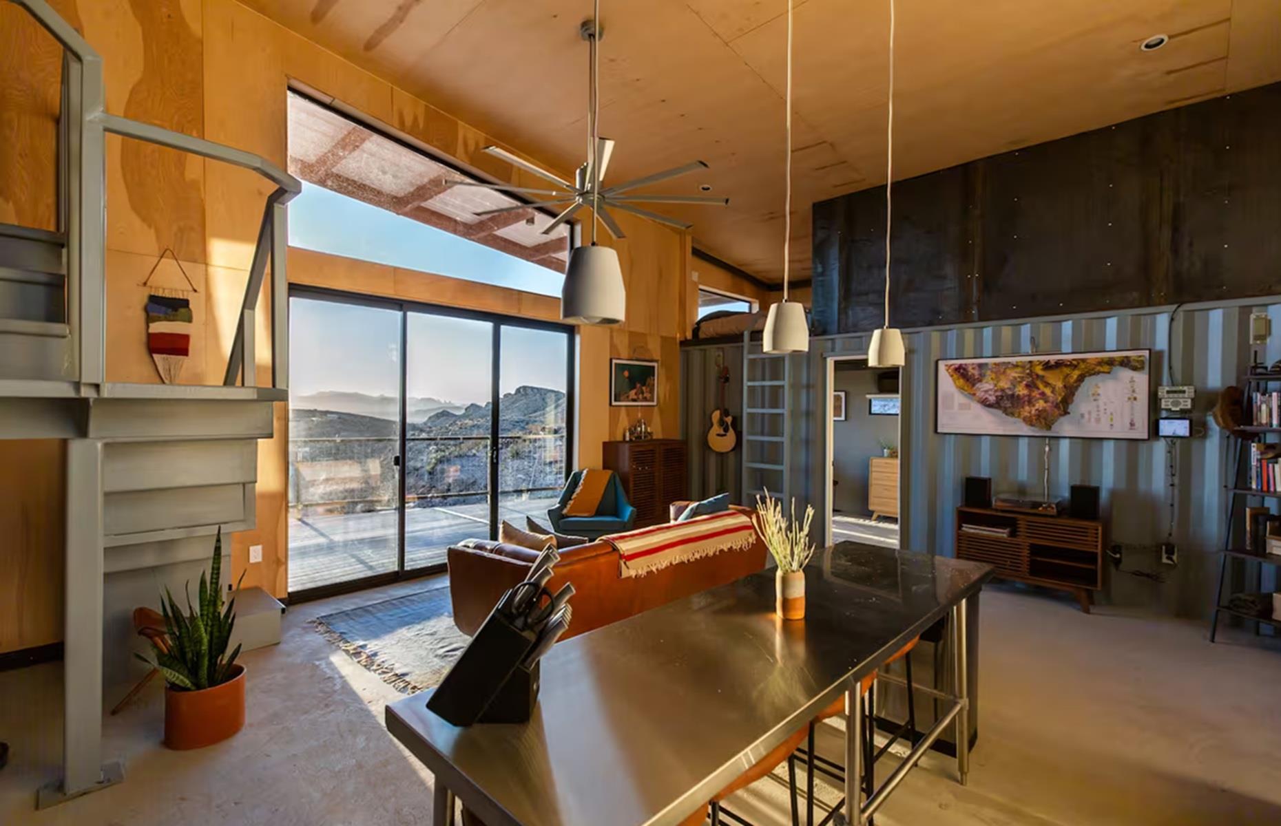 Off-grid plateau cabin, Texas, USA