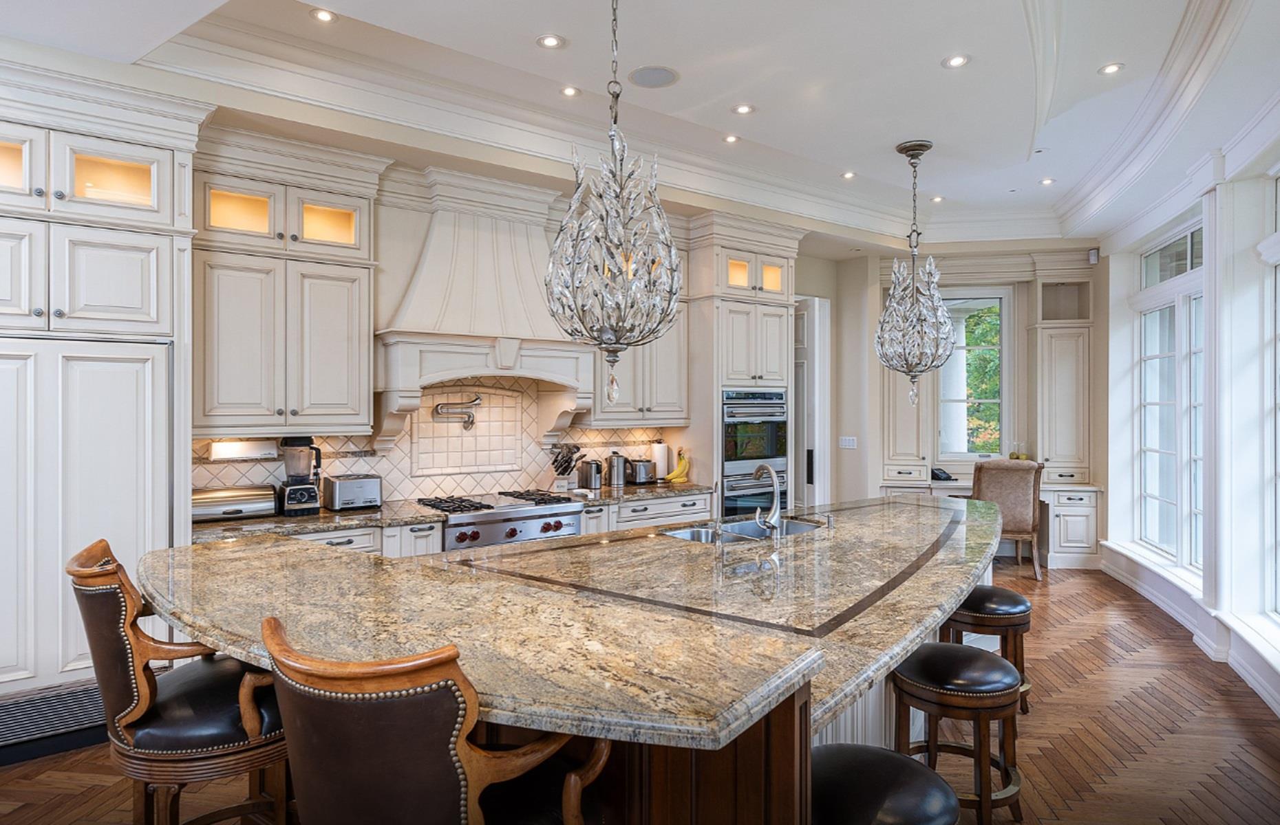 10-acre (4ha) estate: state-of-the-art kitchen