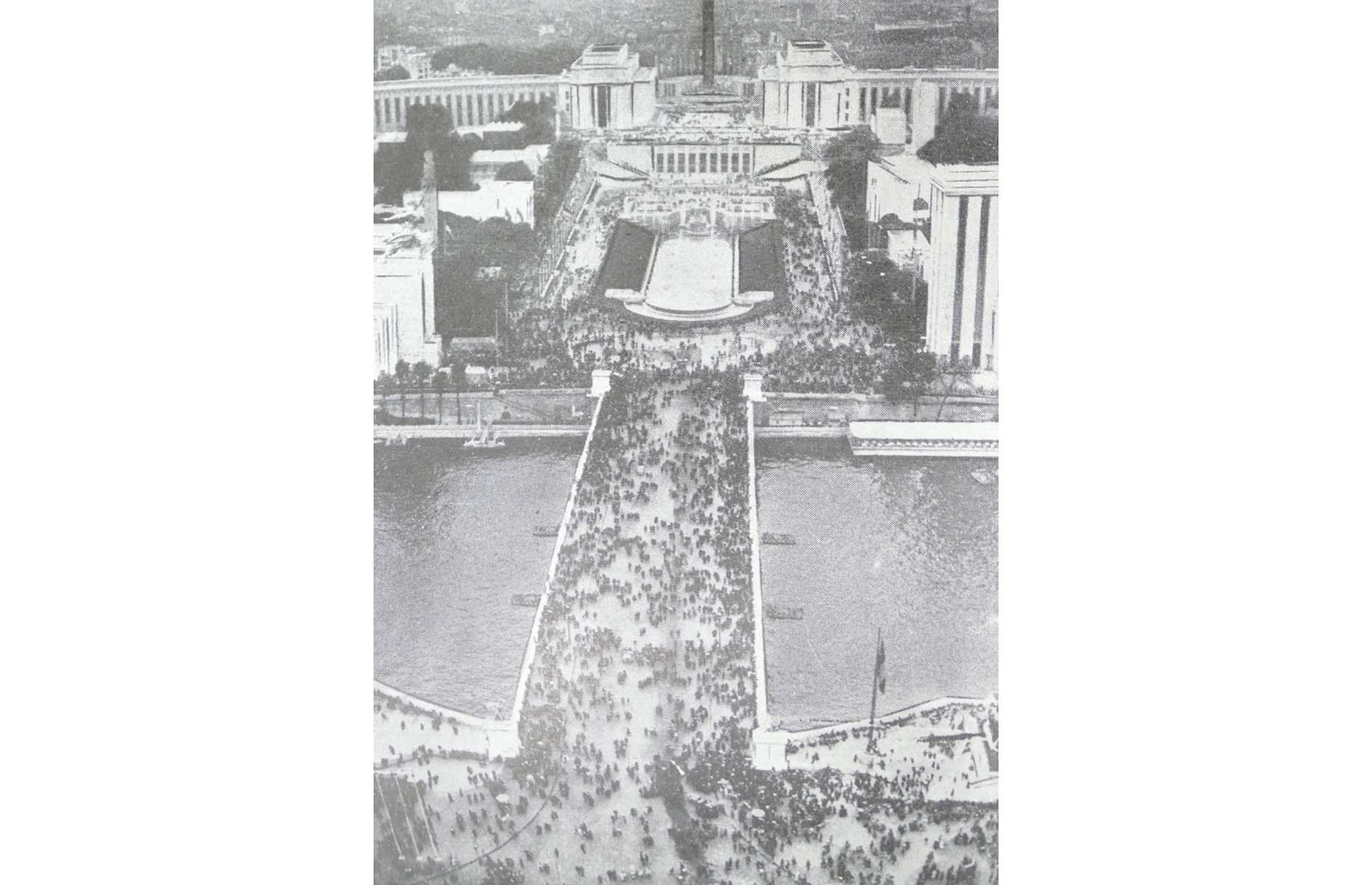 1937: Place du Trocadéro, Paris, France