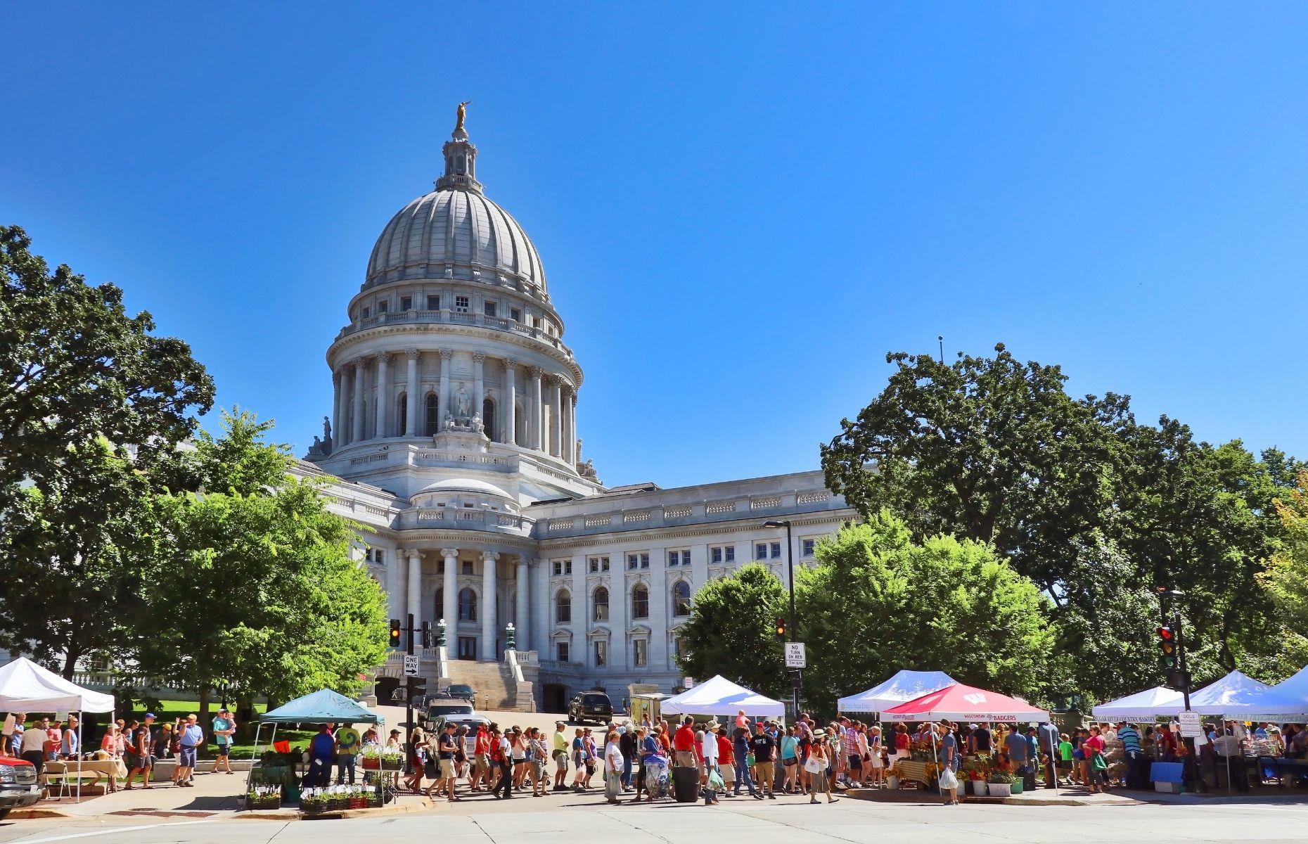 45: Wisconsin: Capitol Square, Madison