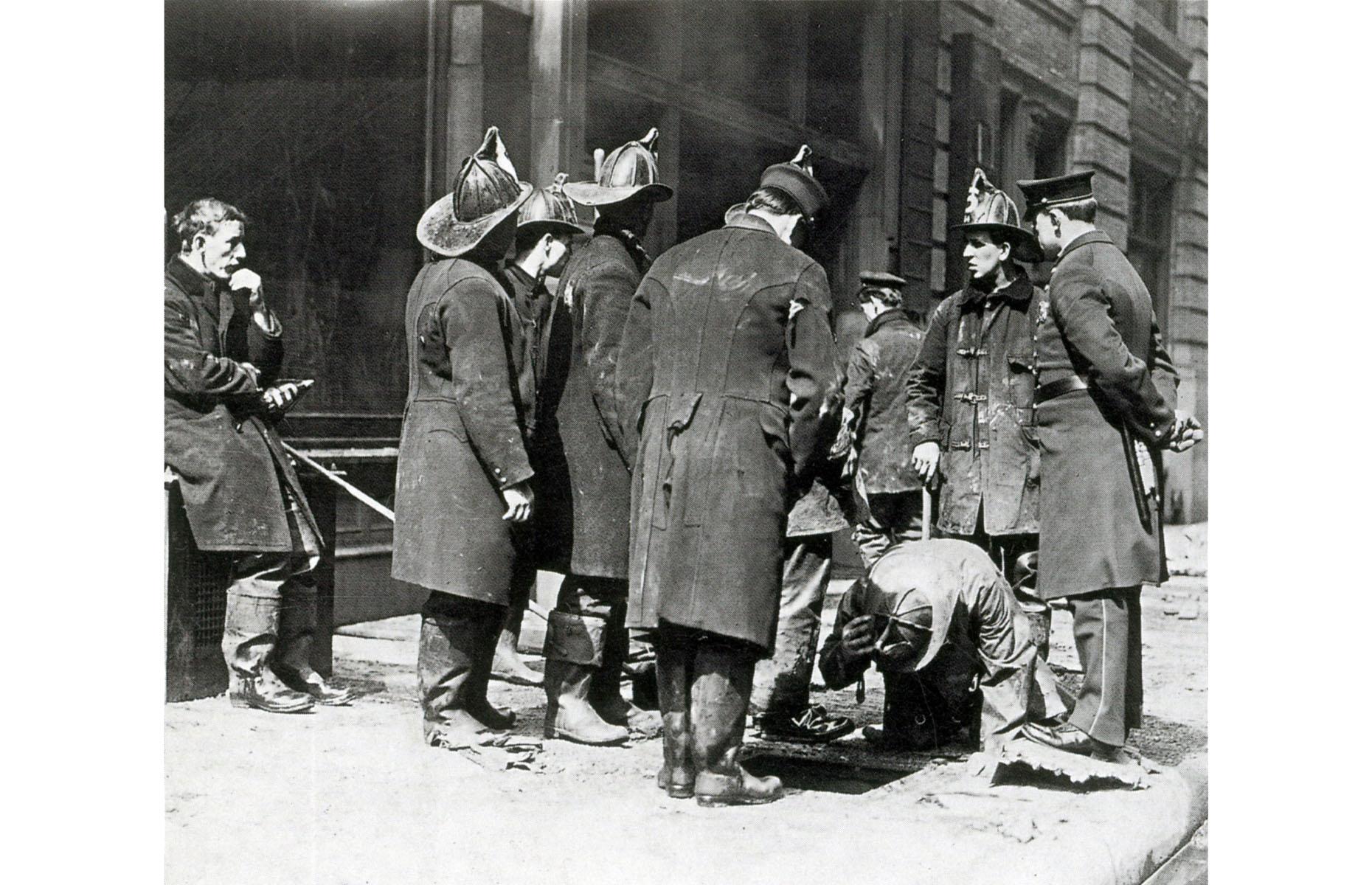 1911: Migrant workers killed in sweatshop fire