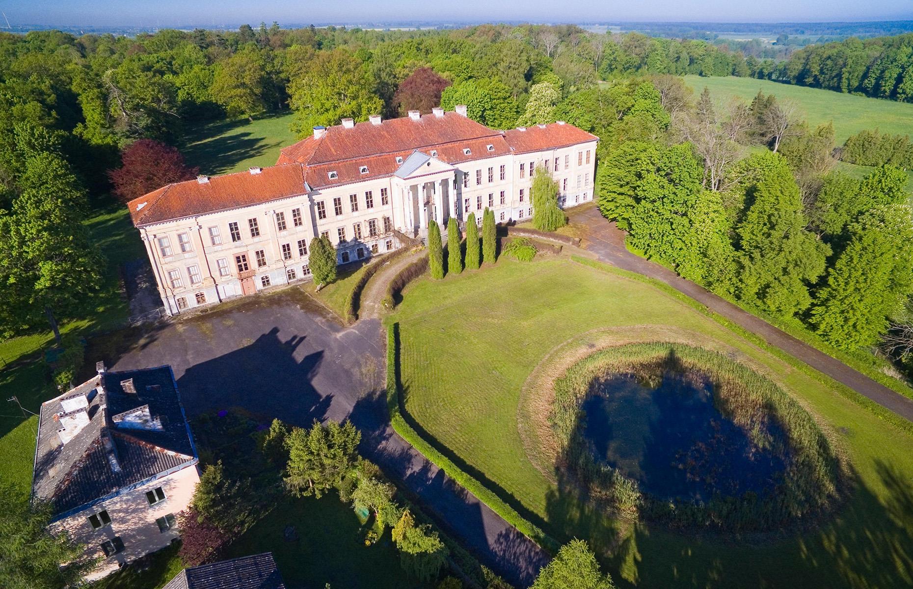 Château de Dönhoffstädt, Drogosze, Polonia
