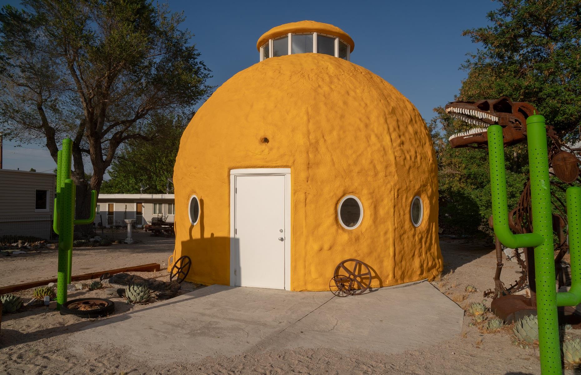 Big Yellow Lemon Dome, Highway 395, USA
