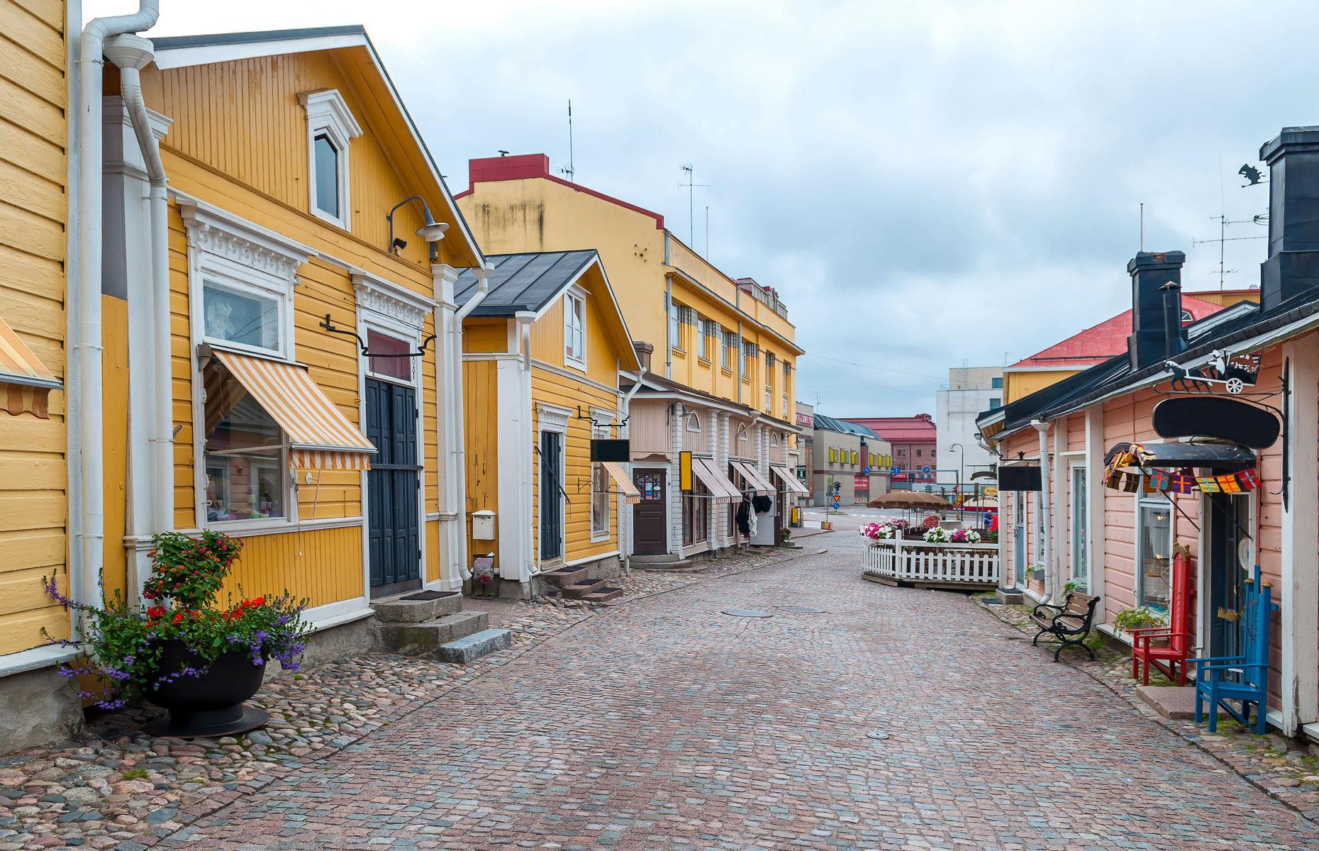 Finland: 6,700 