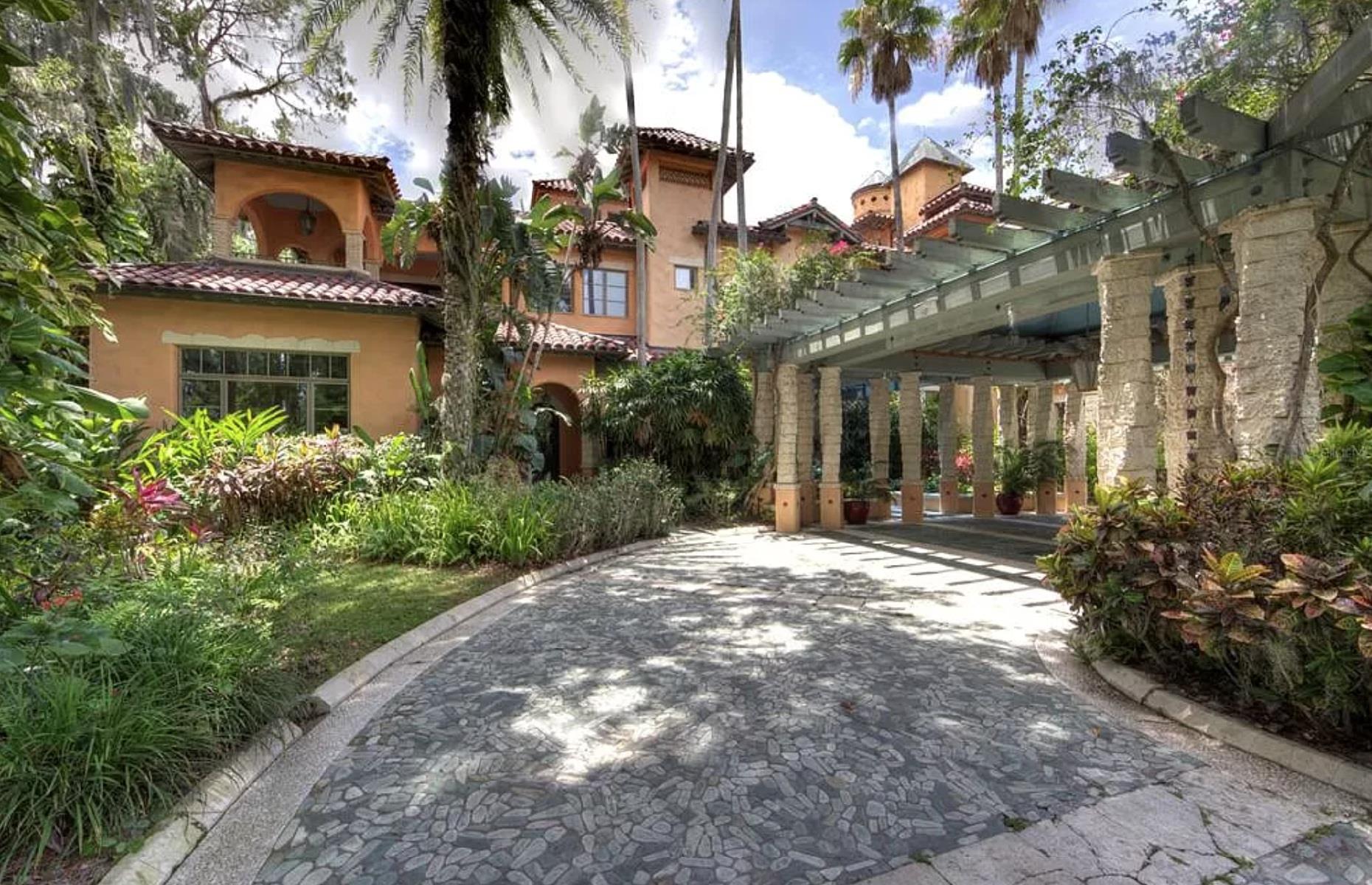 Jungle-themed mansion, Florida, USA