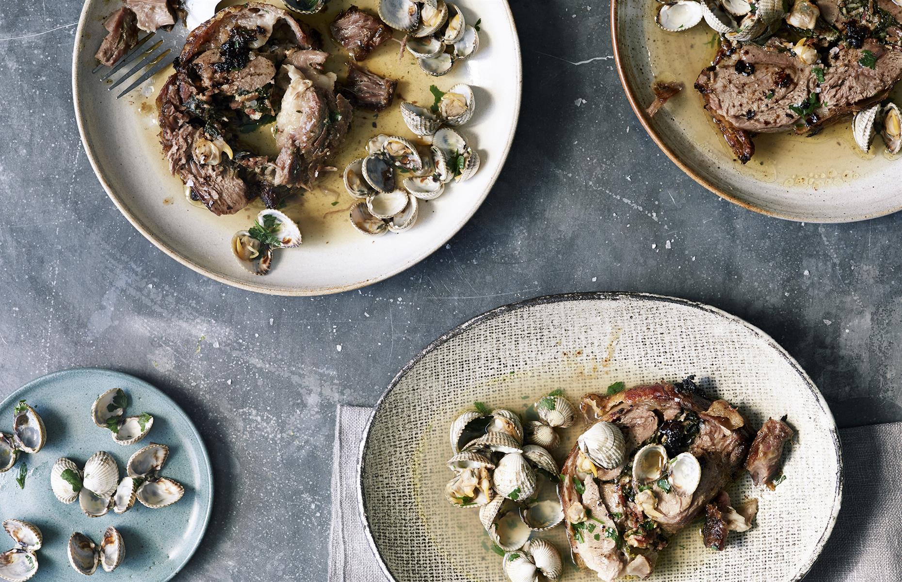 Lamb shoulder: stuffed shoulder with cockles