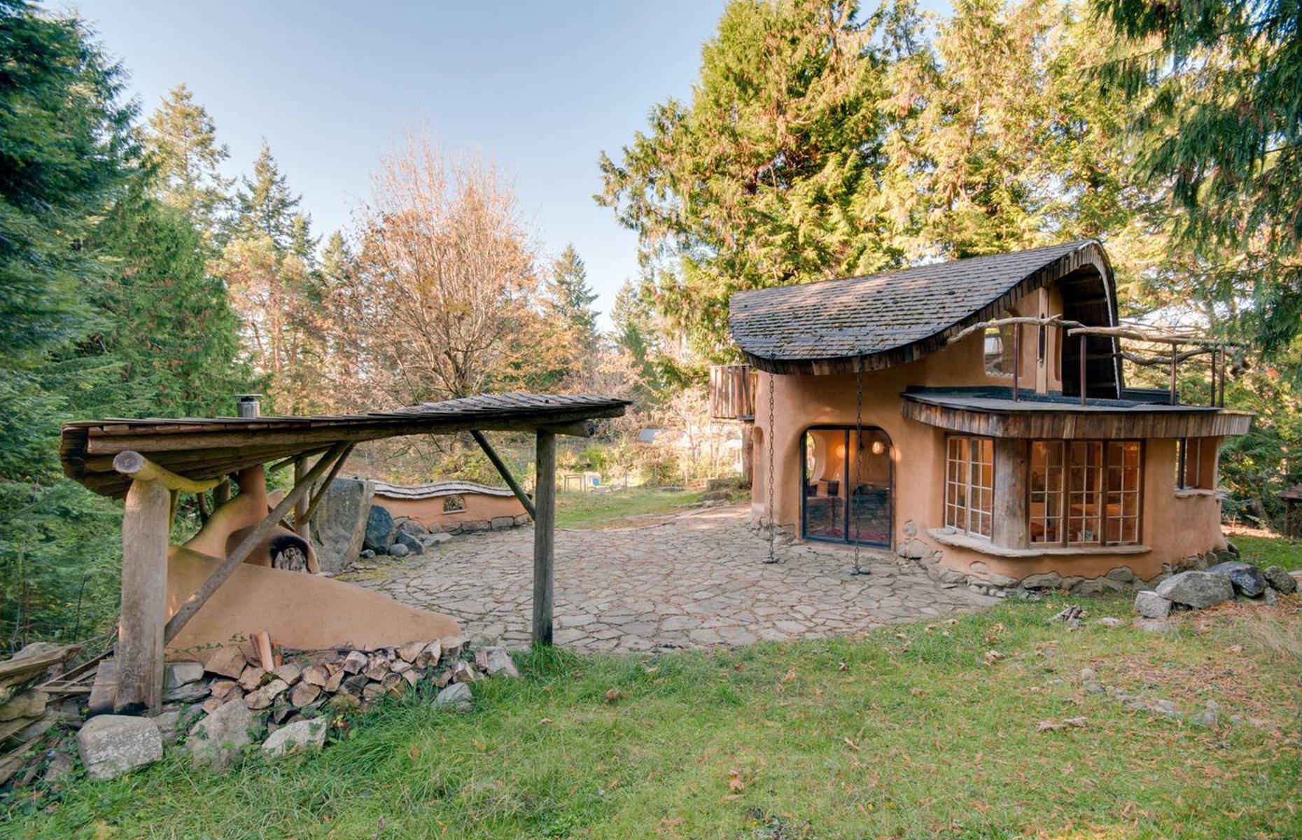 Cob house, Mayne Island, Canada:  9 eco home building materials that are better than concrete