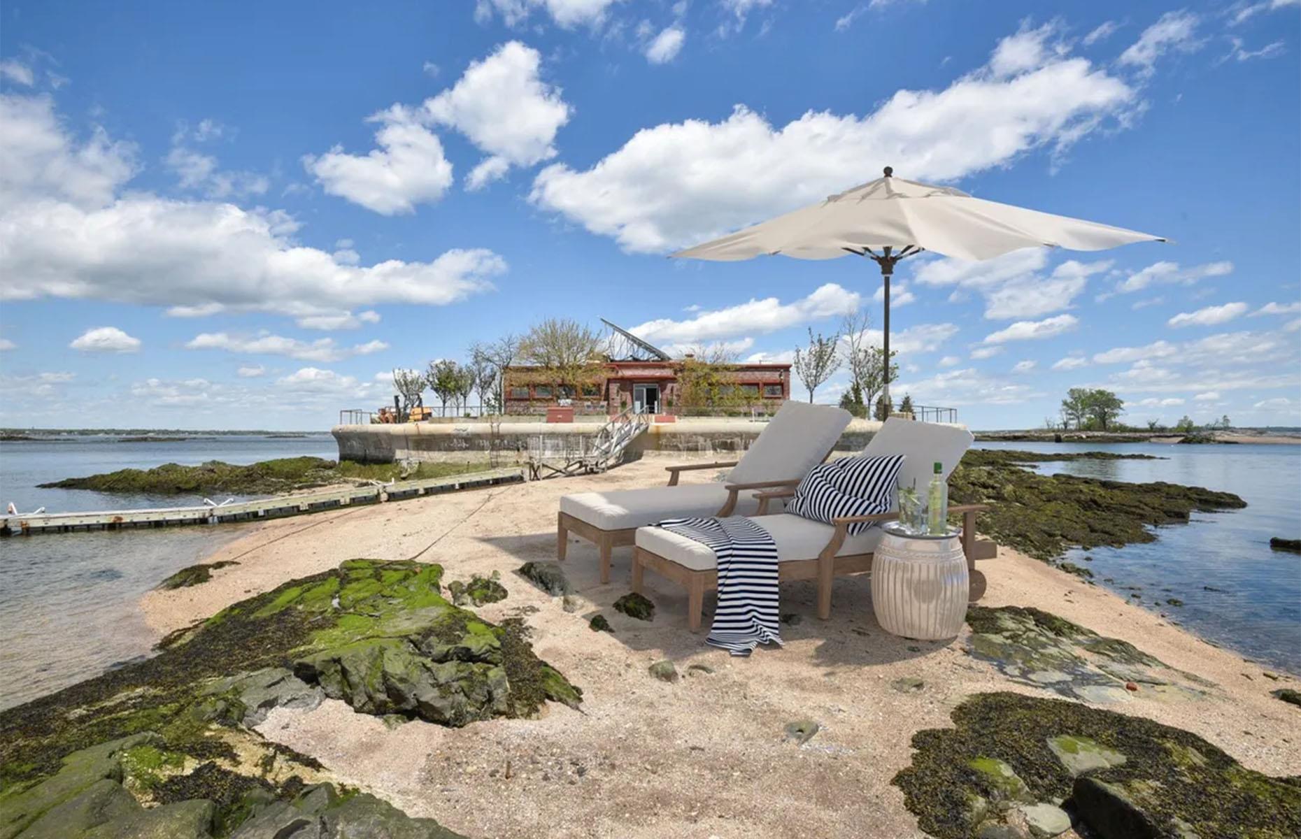 Columbia and Pea Islands, New York, USA: $13 million (£9.5m)