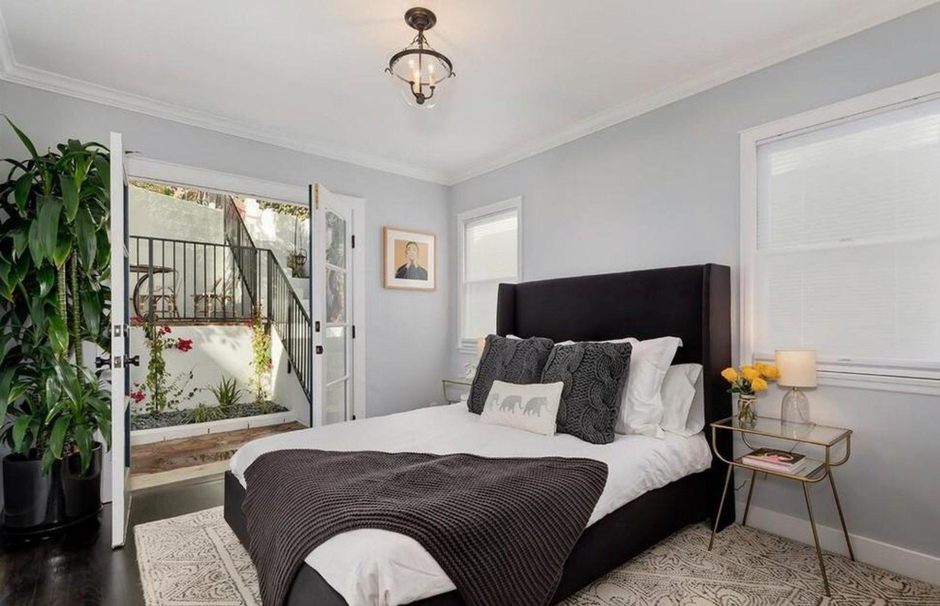 Margot Robbie: Bungalow in Hollywood