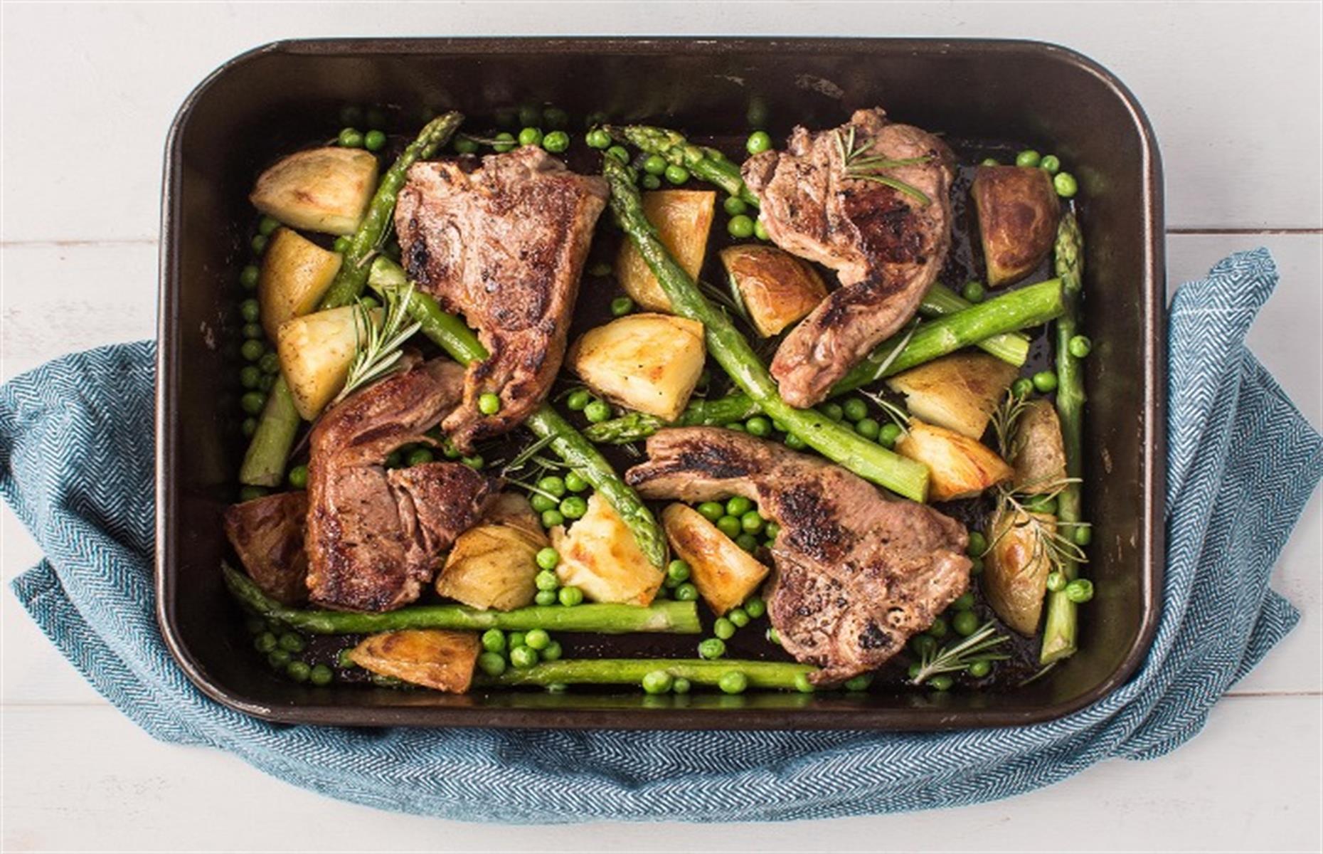 Lamb chops: lamb and asparagus traybake