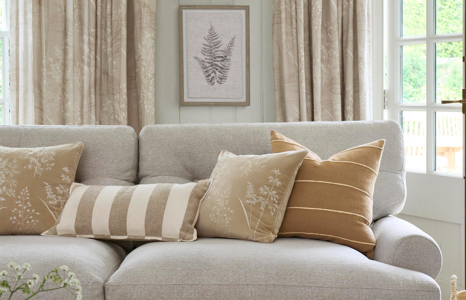 Include meadow motifs