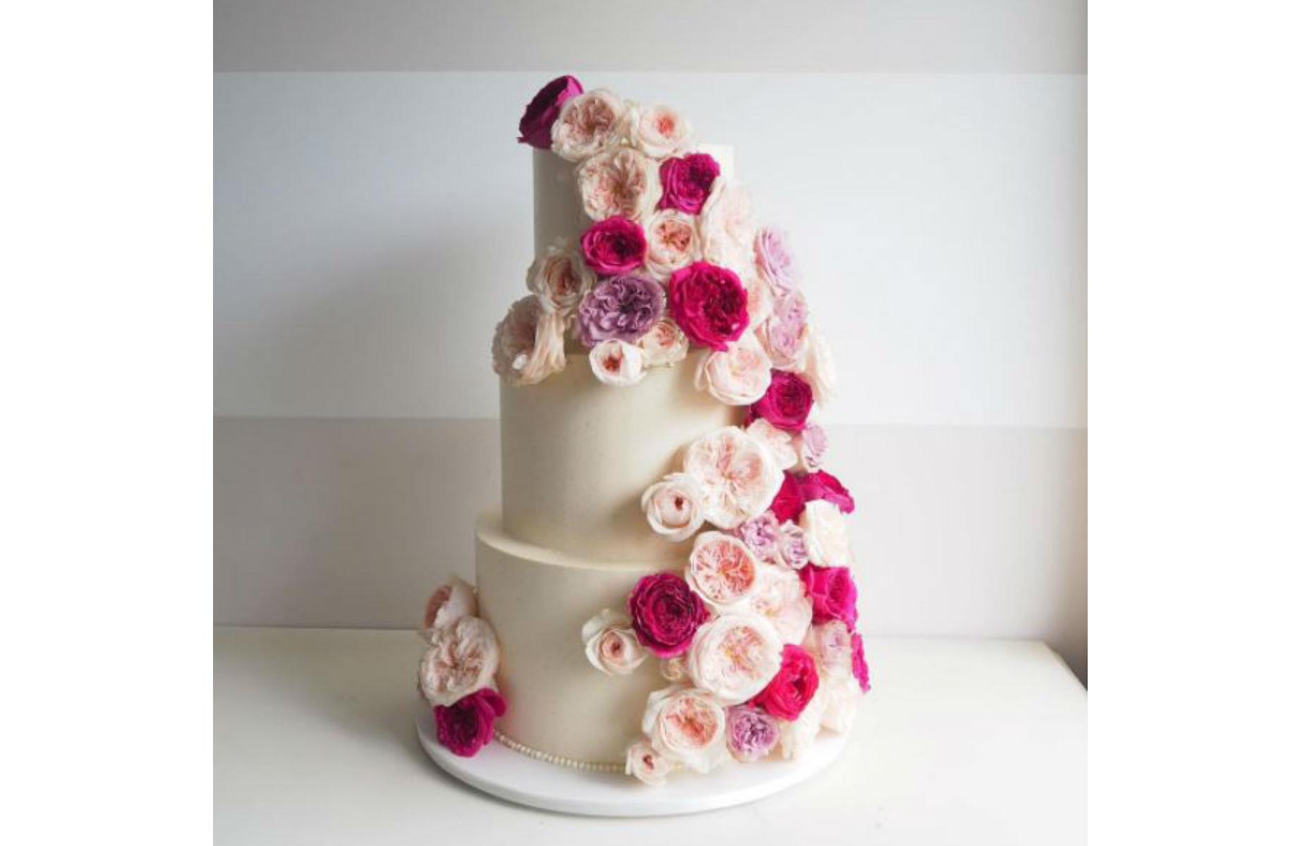 Buttercream flowers – Peach and Petals, Sydney