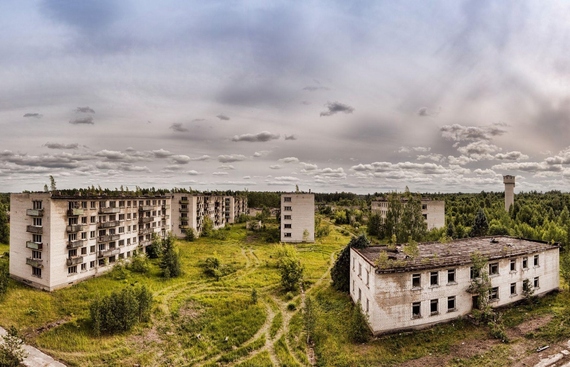 the-amazing-abandoned-mcmansion-ghost-town-lovemoney