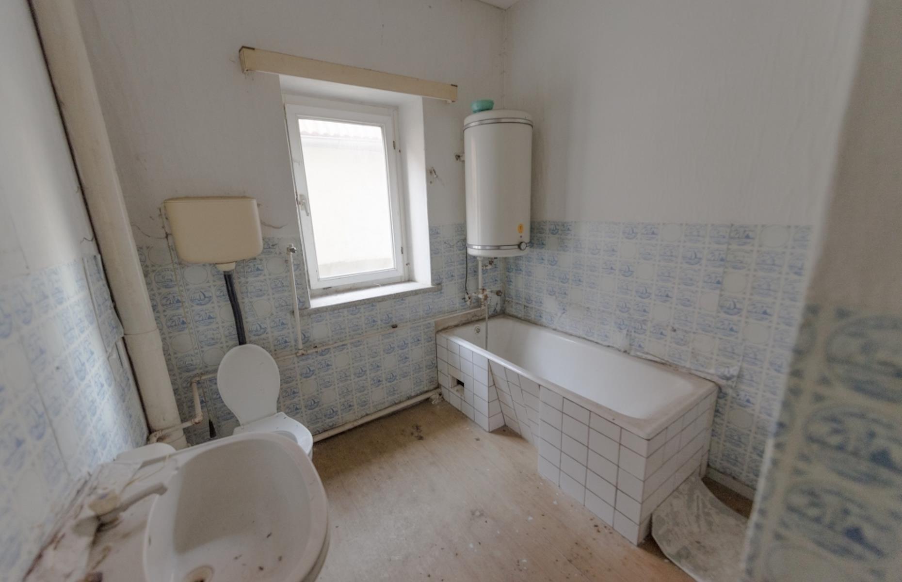 Corner house, Saxony-Anhalt, Germany: $23,698 (£19k)