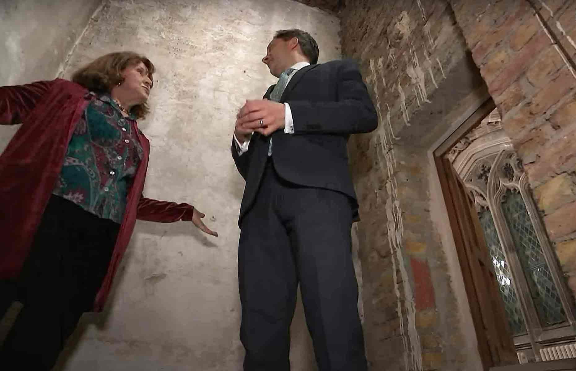 Túnel cubierto en la Cámara de los Comunes, Londres, Reino Unido 