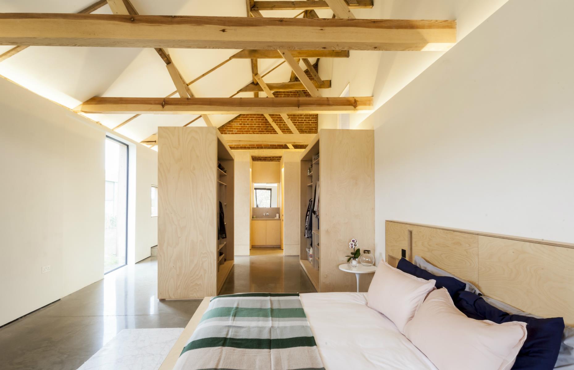 Church Hill Barn, Suffolk, England: Modern barns that are so far from farmyard 