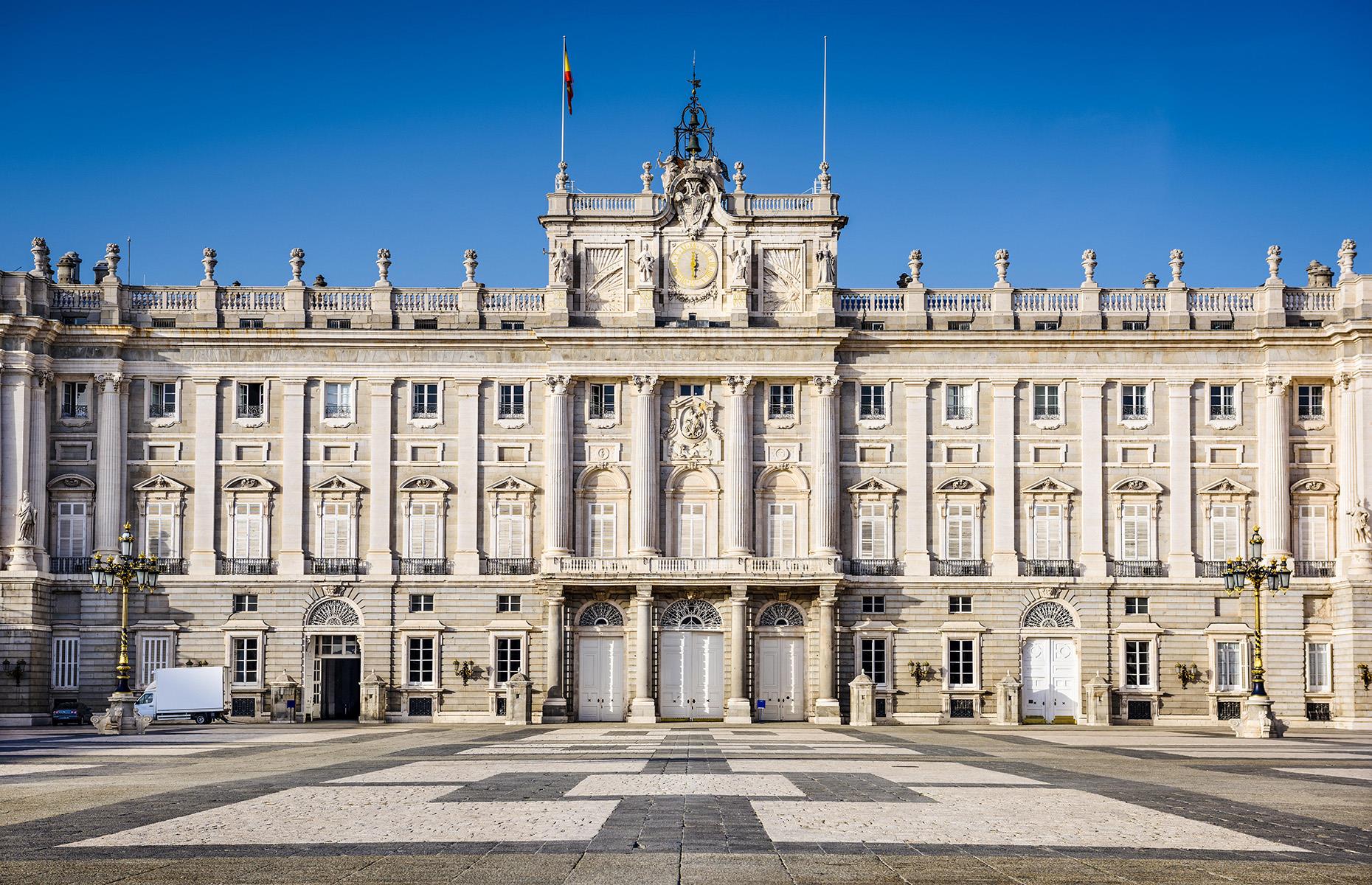 Royal Palace of Madrid: 1.5 million sqft (135k sqm), Spain