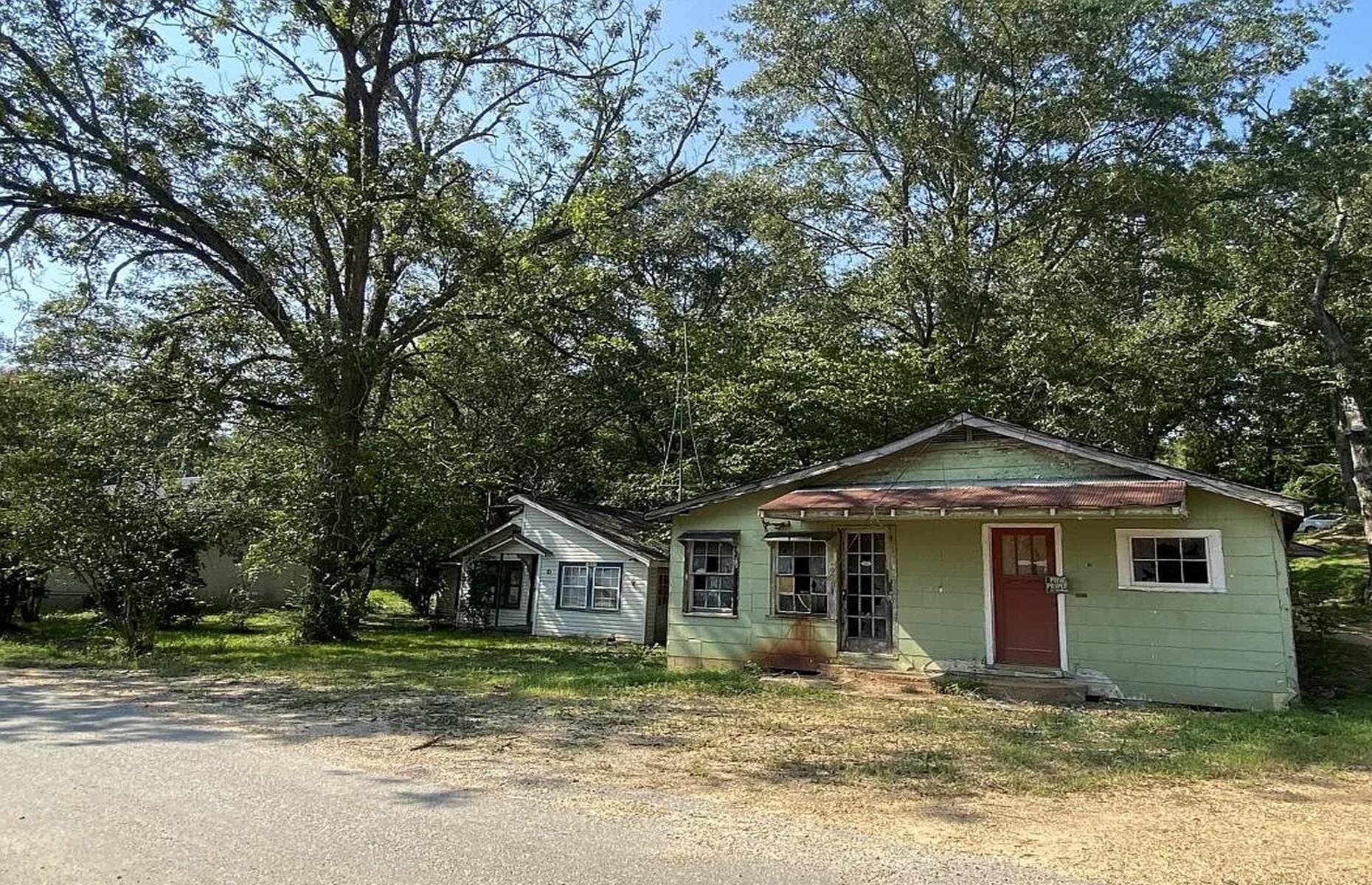Edificios abandonados con búnker oculto, Mississippi, EE. UU.: 55.000 $ (51.000 €)