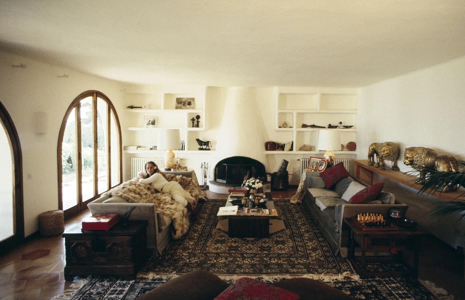 Ursula Andress shows her 1970s villa