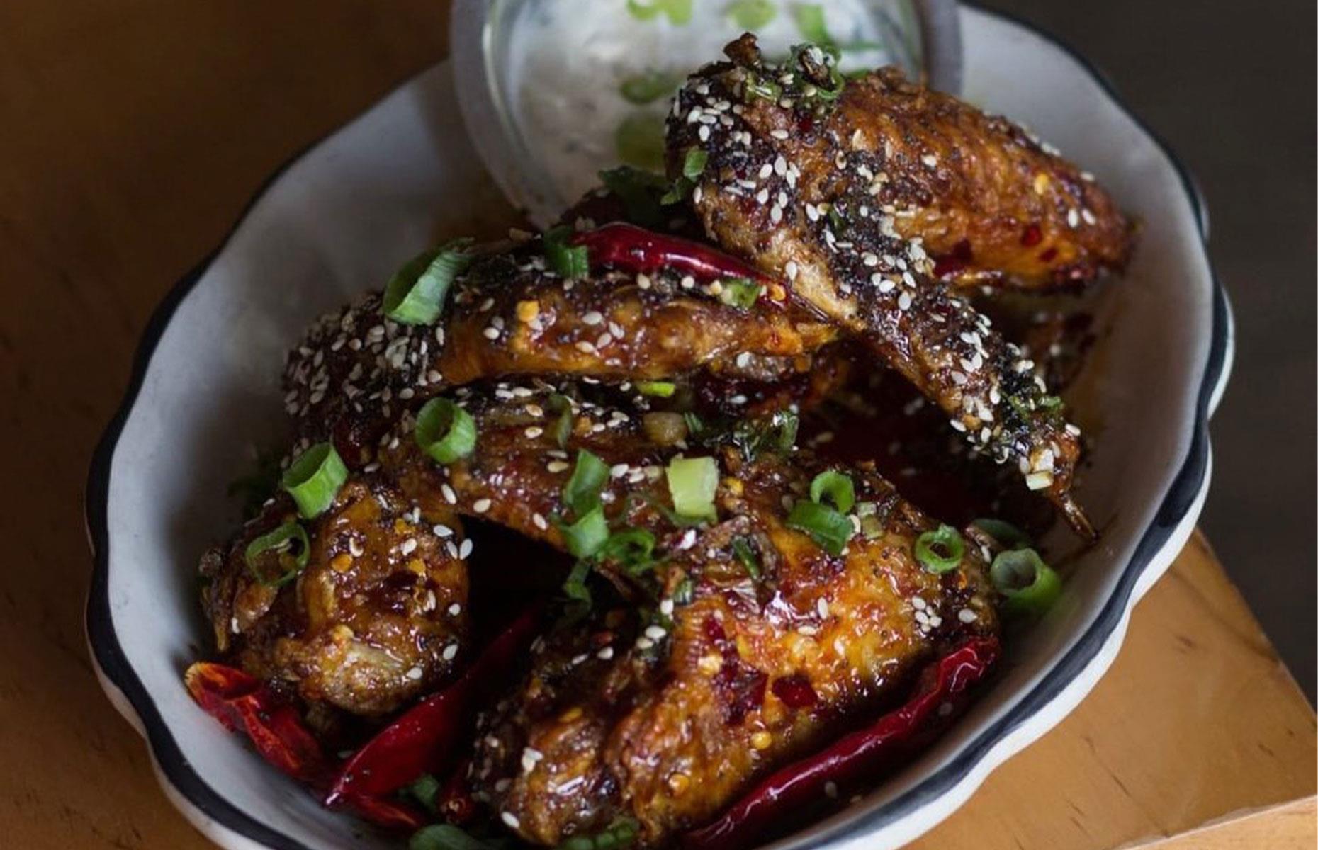 Illinois: Everything Wings, Mott St, Chicago
