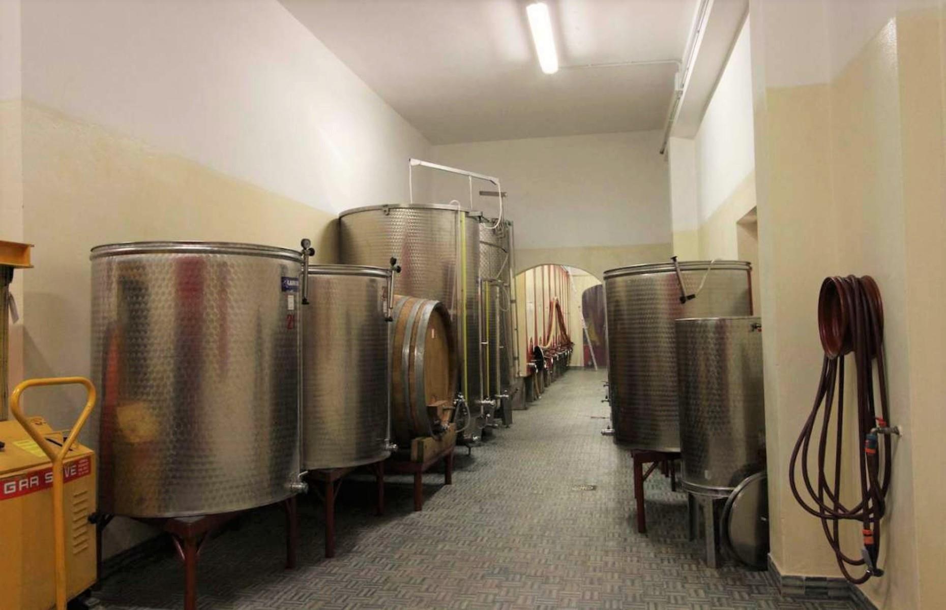 Tuscan farmhouse with vineyard, Pisa, Italy: £2.1 million ($2.8m) 