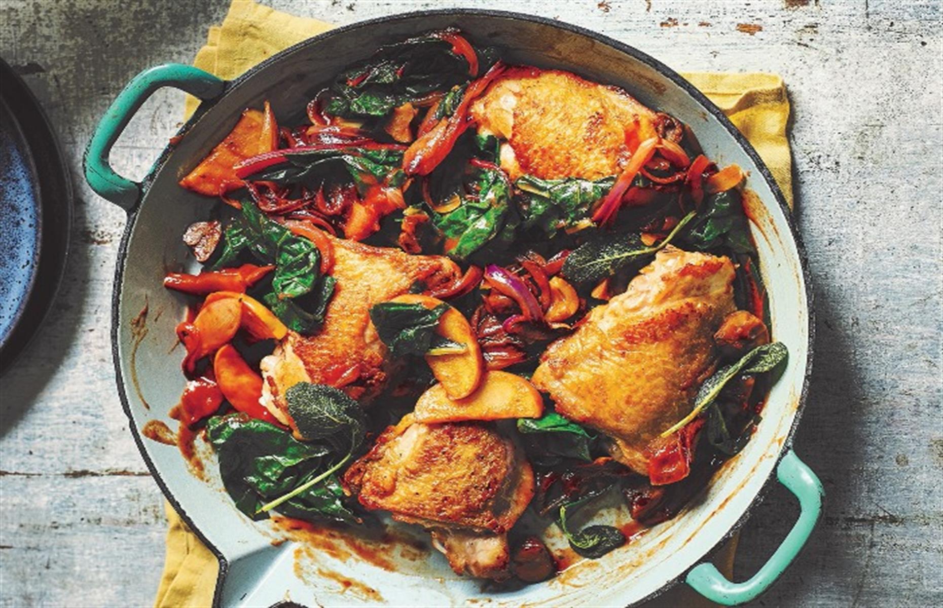 32. Chicken with red onion, apple and chestnuts