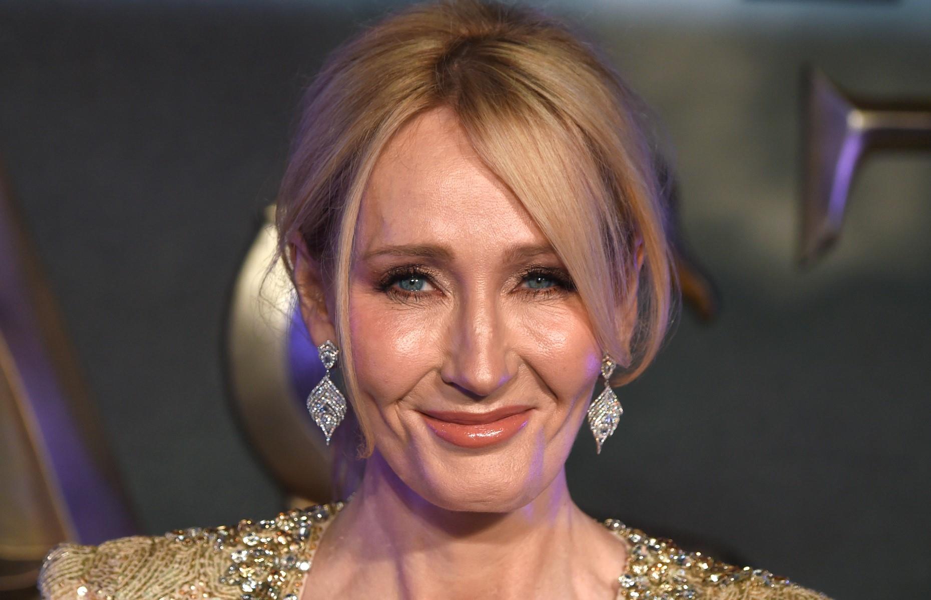 JK Rowling – Eat biscuits