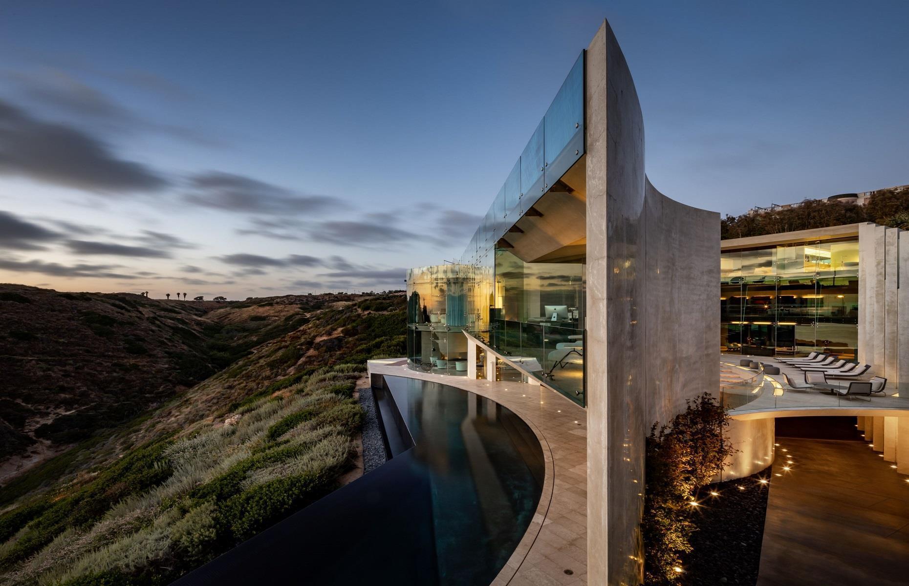 Alicia Keys' razor-thin San Diego mansion