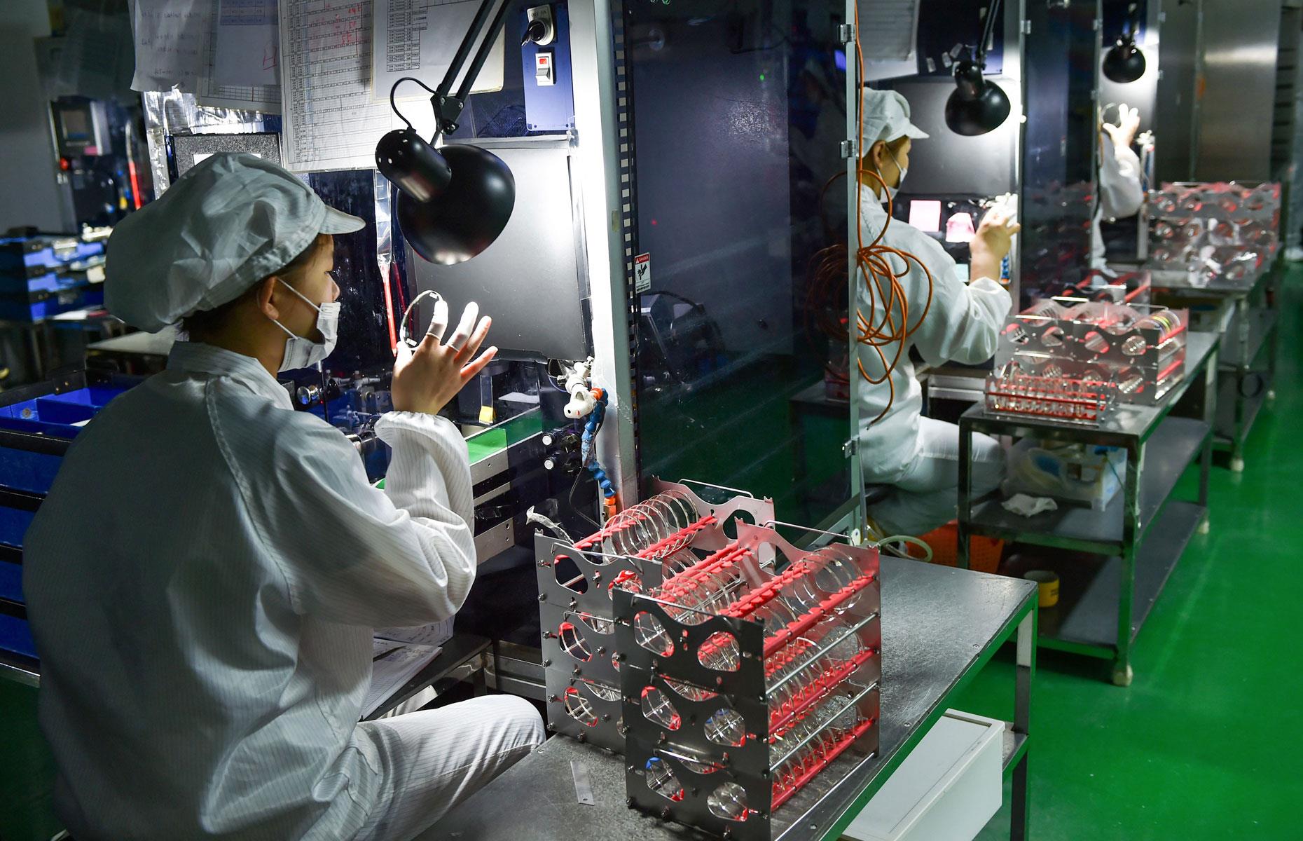 Ban federal contracts for companies that outsource to China