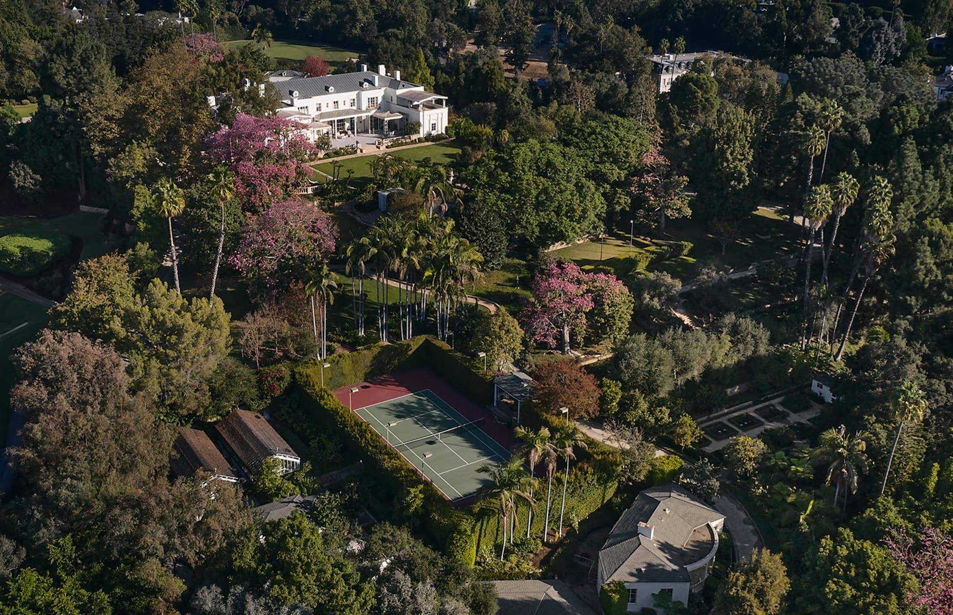 Casa Encantada, California: 40,000 square feet