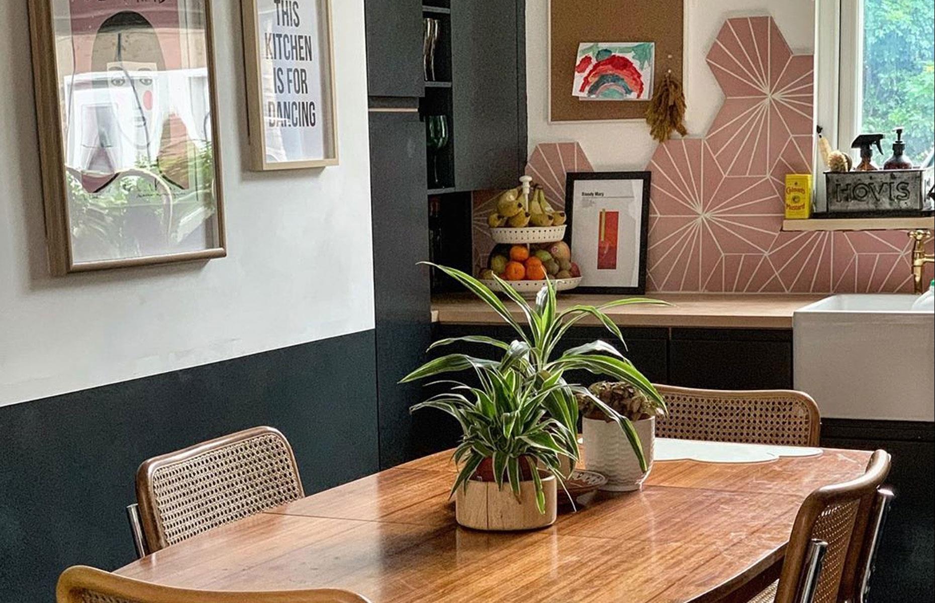 Stylish pink and navy kitchen-diner