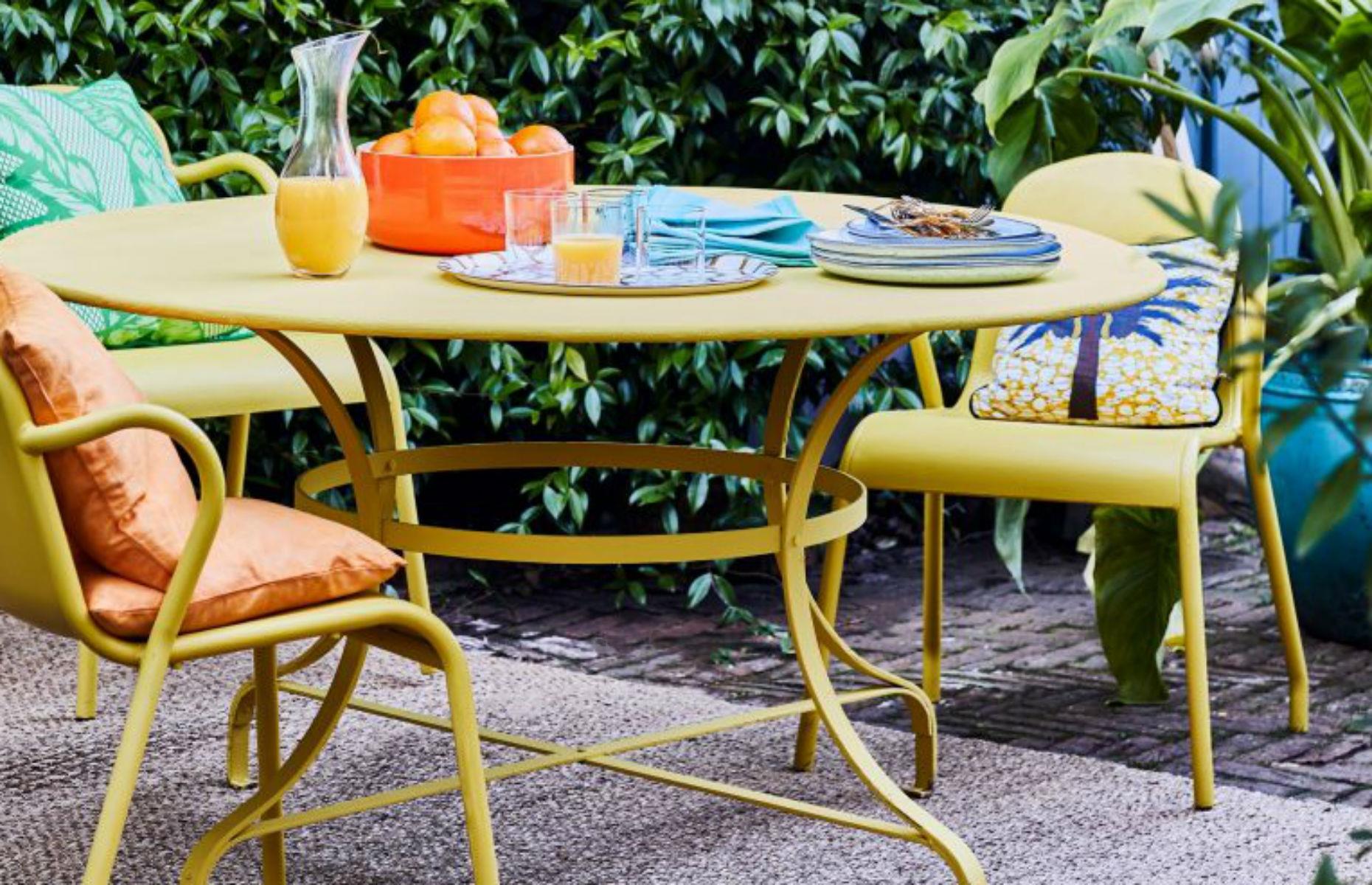 Add sunshine to a garden set