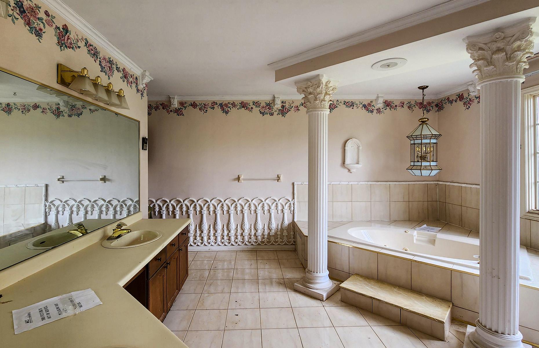Forgotten suburban manor, Toronto, Canada