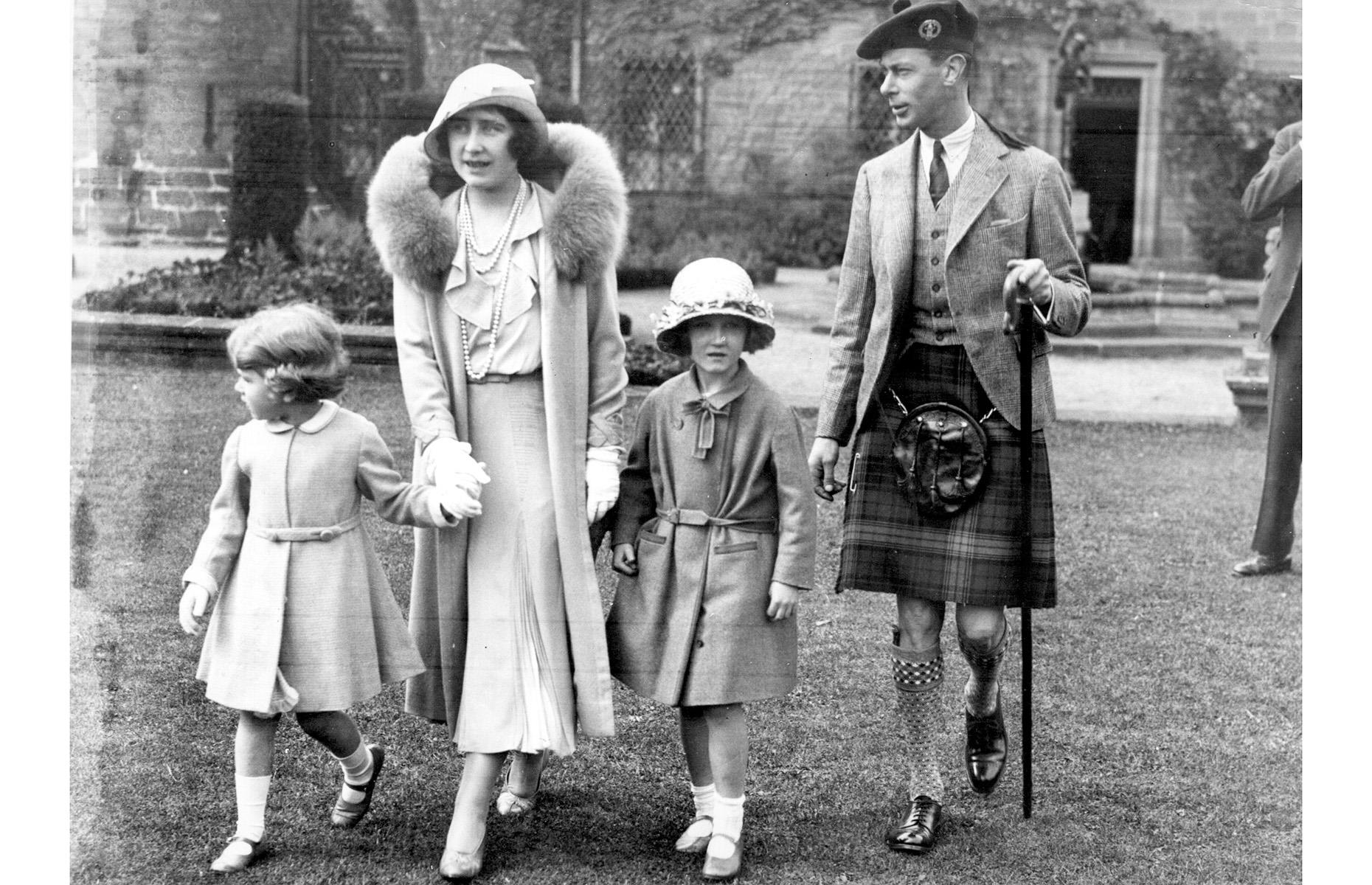 1931: Duque de York y familia celebran en el castillo de Glamis