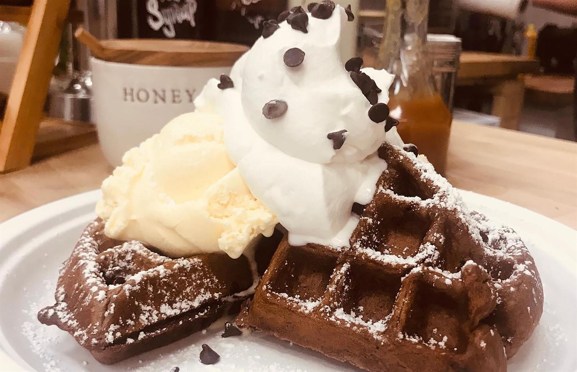 1. Hawaii: Waffle and Berry, Honolulu