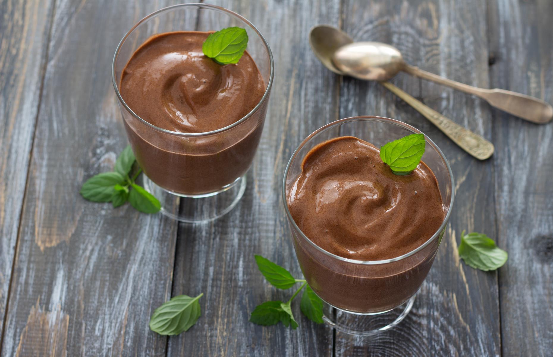 Lower-cal chocolate mousse (233 calories per serving)